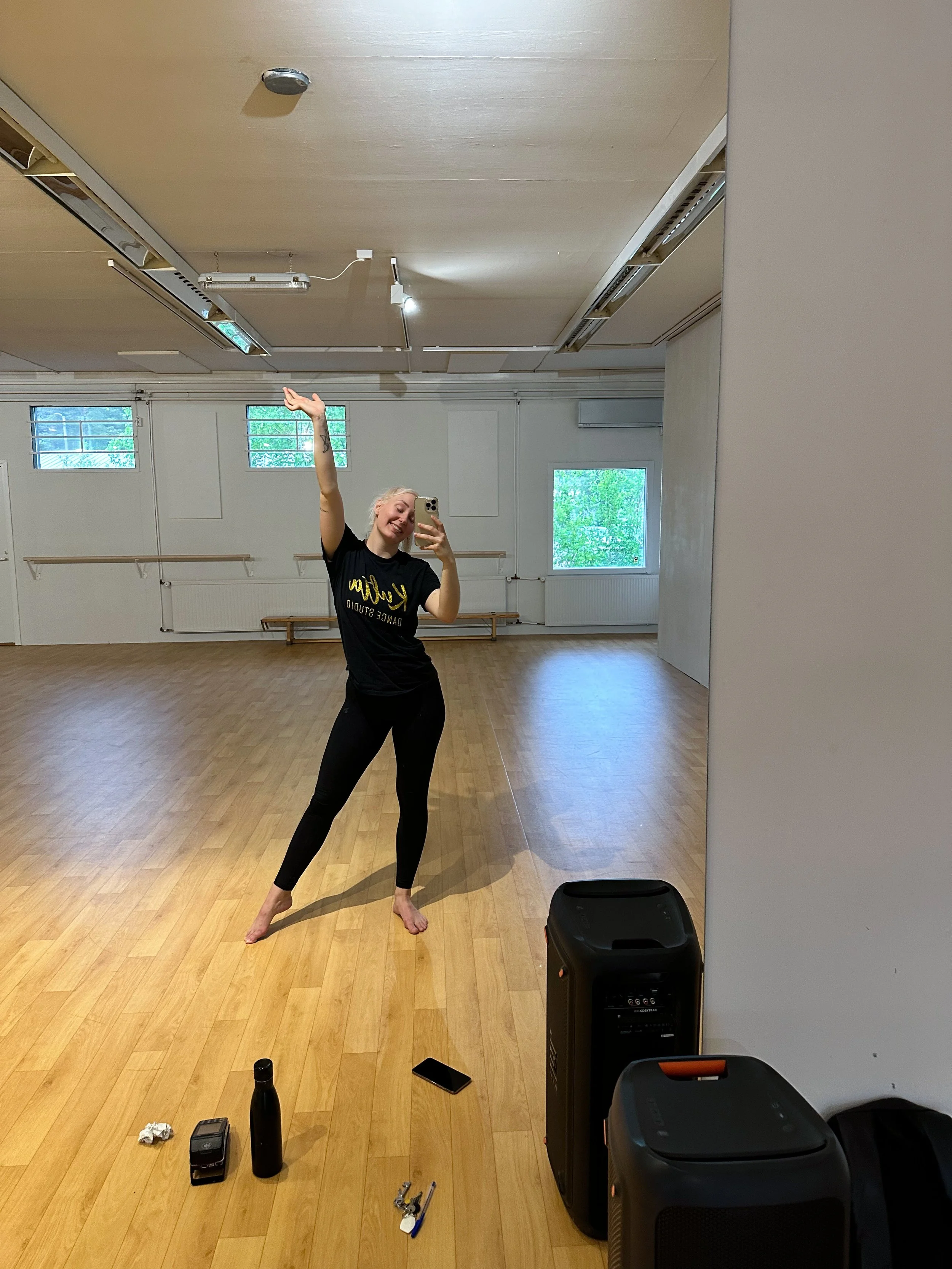  Tanssikausi päätty just ennen juhannusta, huh mikä rutistus! 