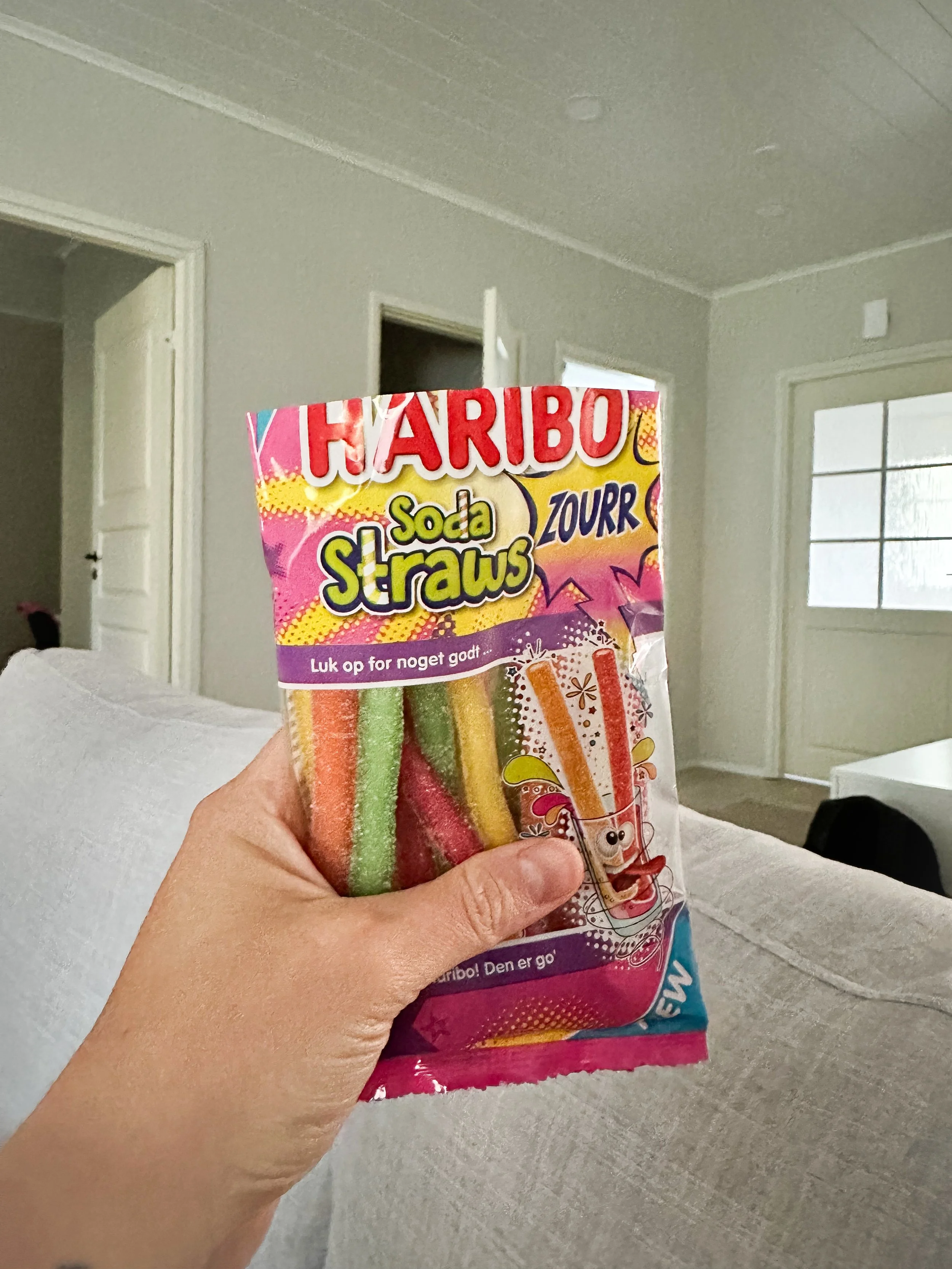  Kaipaan niin paljon lakuja ja salmiakkeja mut oon löytänyt kirpeet karkit tän raskauden aikana 