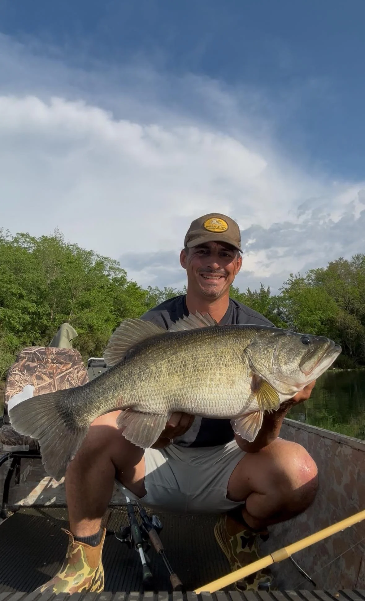 Stuck 2 trucks, trailers still in the lake, boats filling full of water with these storms &hellip;.. worth the 45 minutes of fishing? &hellip;. 
You tell me! #biting 

Mitchell Roberts thanks for the pull 🛻