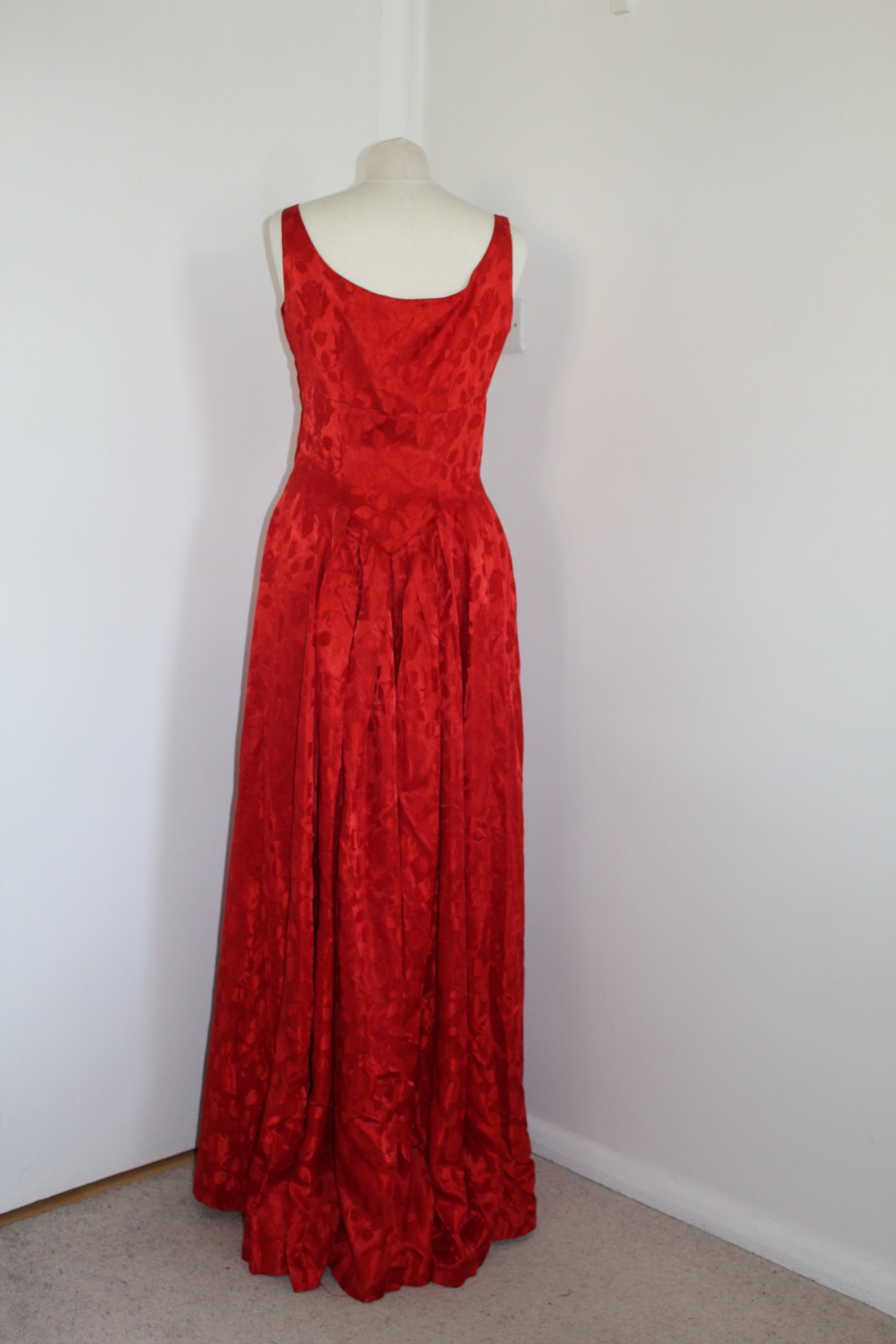 1950 Vintage Prom dress in  red silk. The idea was to give a modern twist to this vintage dress by adding a lacing with a very fine matching ribbon. 