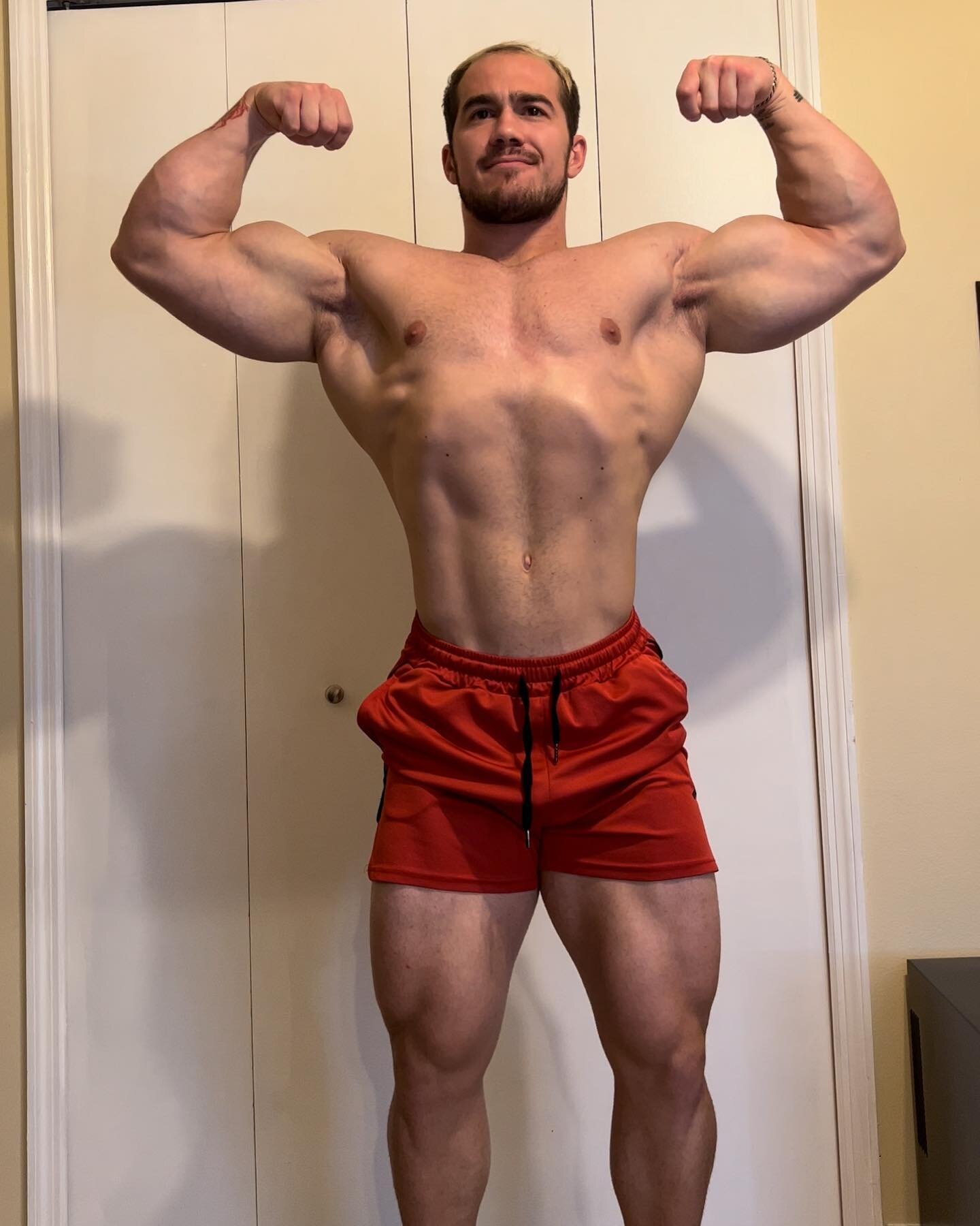 Was back and forth on whether to post these. However, one of the three posing rounds for the week. Fasted. All I can say is I&rsquo;m very happy with how we&rsquo;re setting ourselves up for prep this year. 
.
For coaching inquiries, shoot me a dm or