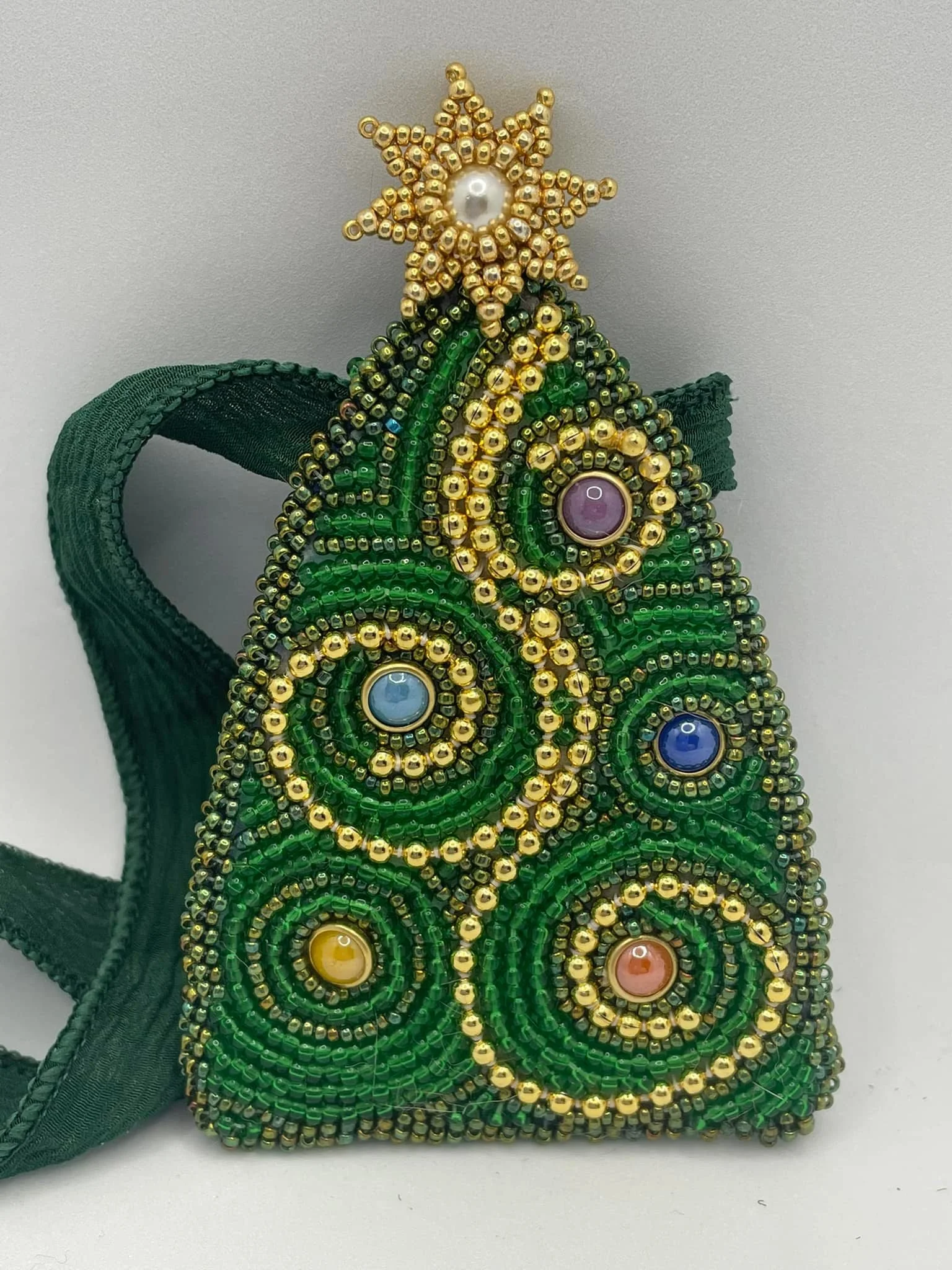 Bead chain for christmas tree