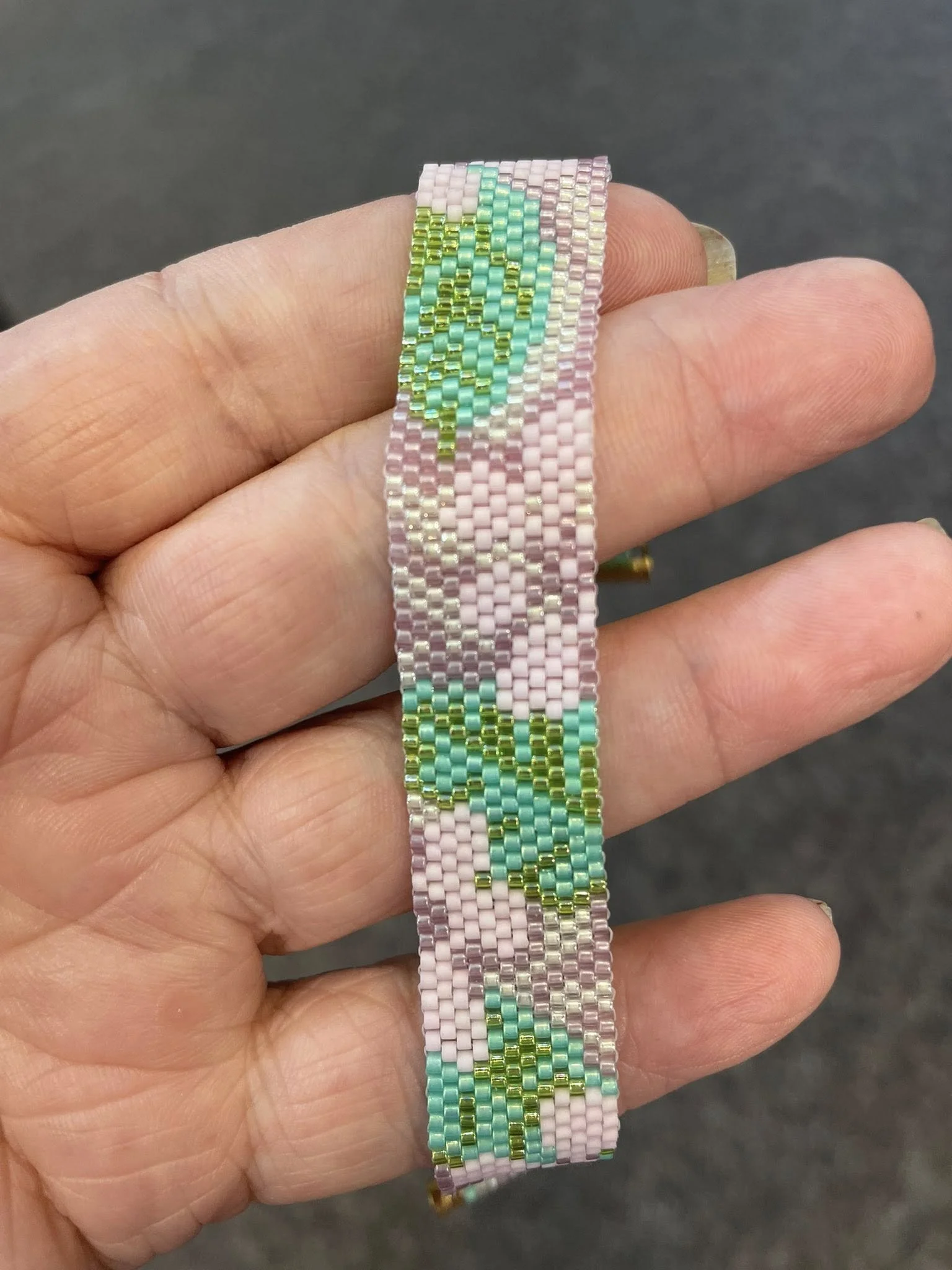 flower peyote bracelet purple.jpg