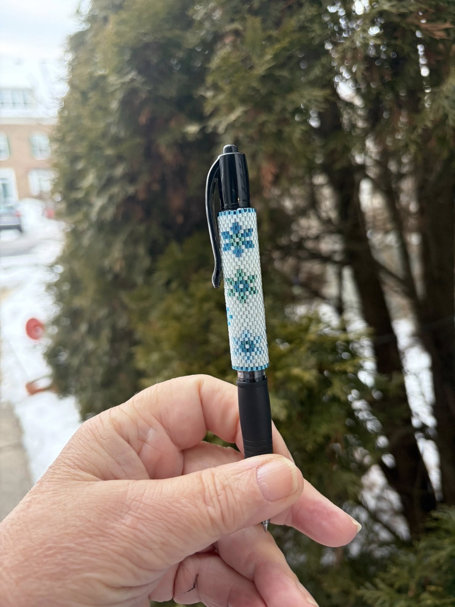 tiny teal snowflakes pen wrap.jpg