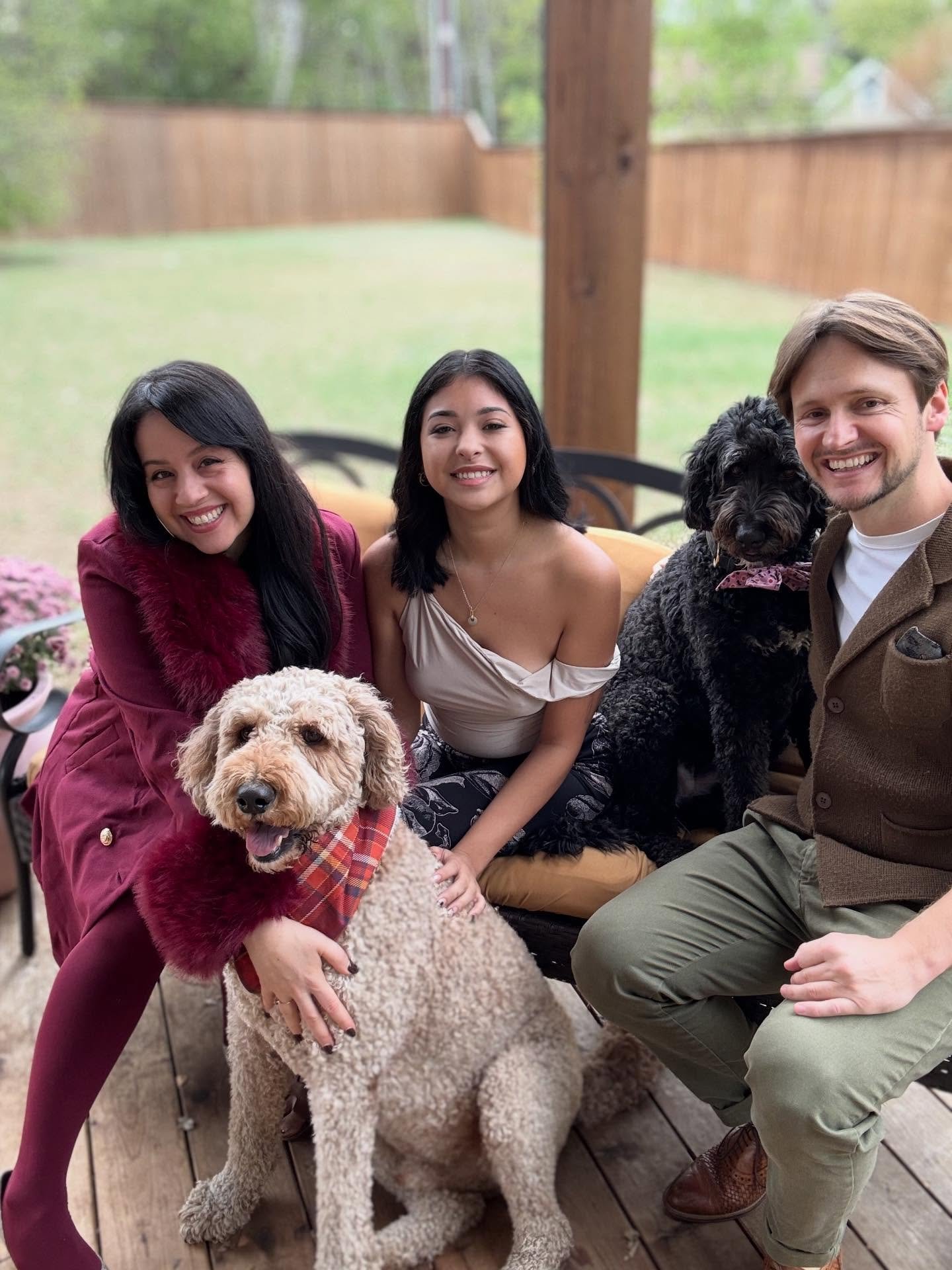 A solid week late on the Thanksgiving post but wishing everybody out there happy holidays! 

Thankful for all the special people in my life 🙏🙌