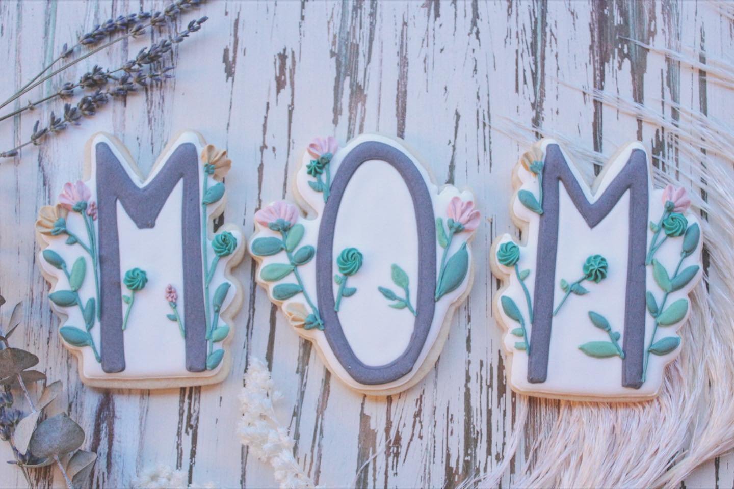 // Mother&rsquo;s Day // 
To celebrate the mother figure in your life we are so excited to be offering a NEW cookie set. Our vanilla sugar cookies decorated for MOM with vanilla Royal icing and all the floral details. Three cookies packaged as a gift