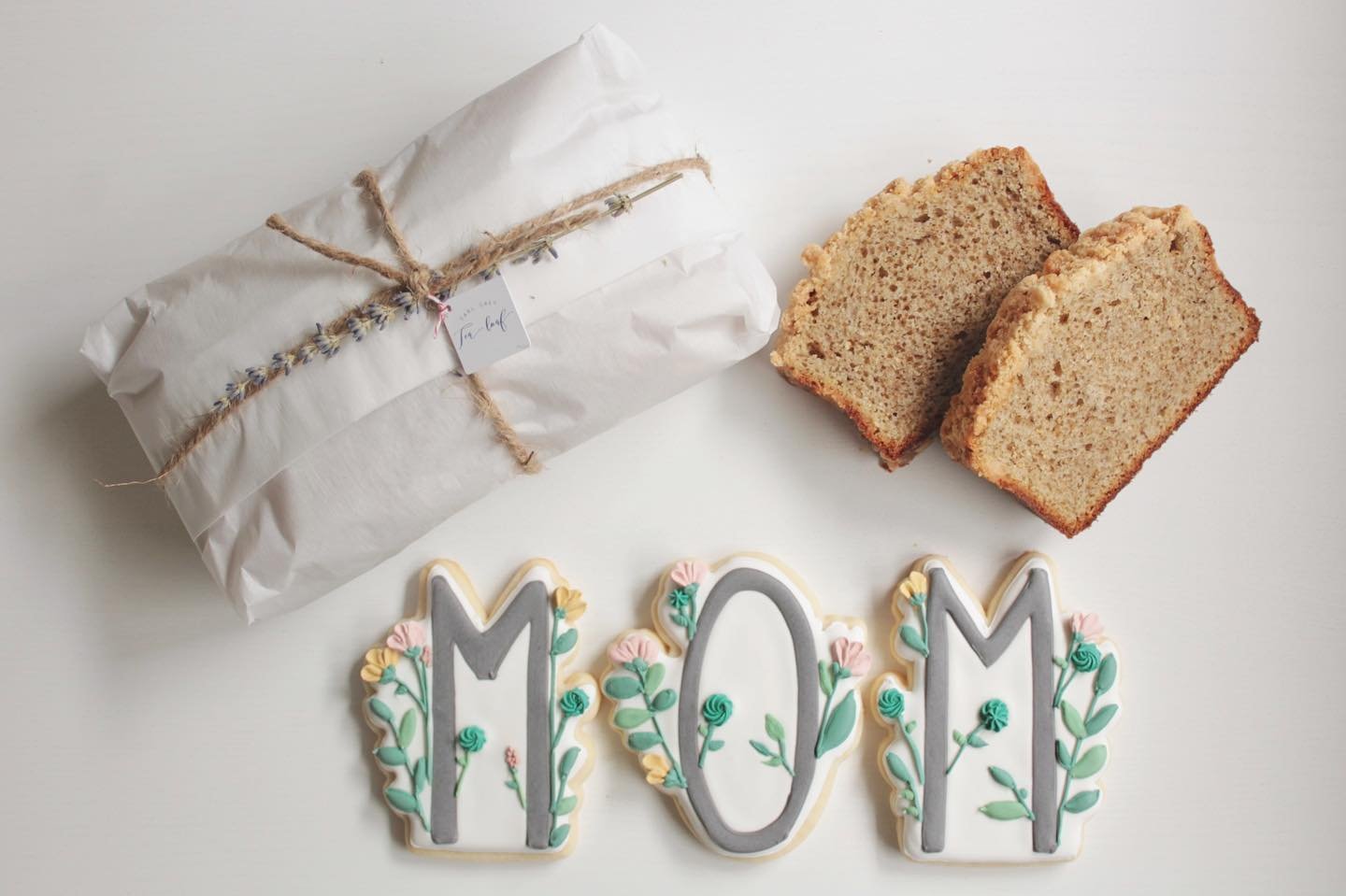 Mother&rsquo;s Day offerings will be available @moss_postpartum_house May 9th-11th.
We will have our Earl Grey Tea Loaves as well as vanilla sugar &ldquo;Mom&rdquo; gift boxes available. 

#fineanddandy #fineanddandysugarartistry #yyc #yycfoodie #yyc