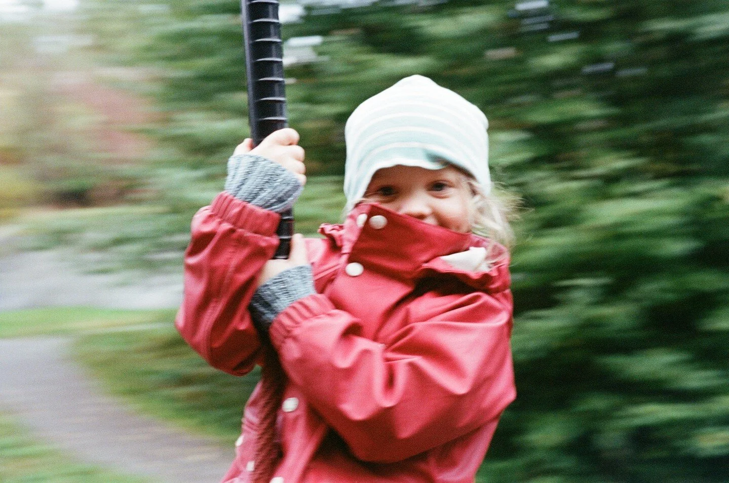 Liding&ouml;, Sverige, h&ouml;st 2022⁠
Idun &aring;ker linbana⁠
Fotad med min Konica IIIa med porta 400 film⁠
⁠
#photographersofsweden #scandinavianphoto⁠
#photographer #analogphotography #konicaiiia #porta400 ⁠
 #filmcamera #shootfilm #35mm #filmfee