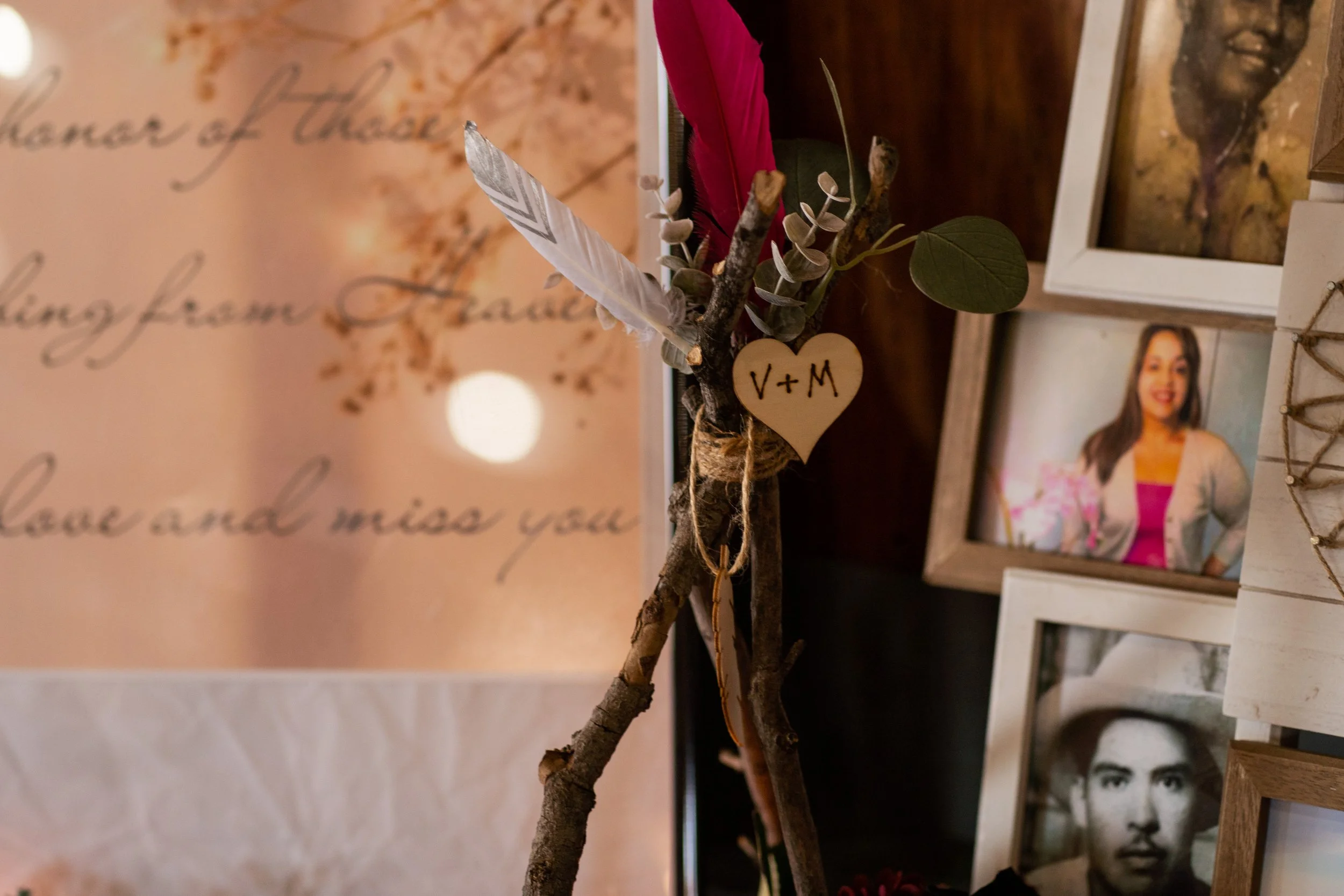 meaningful-wedding-reception-memory-table-decor.jpg
