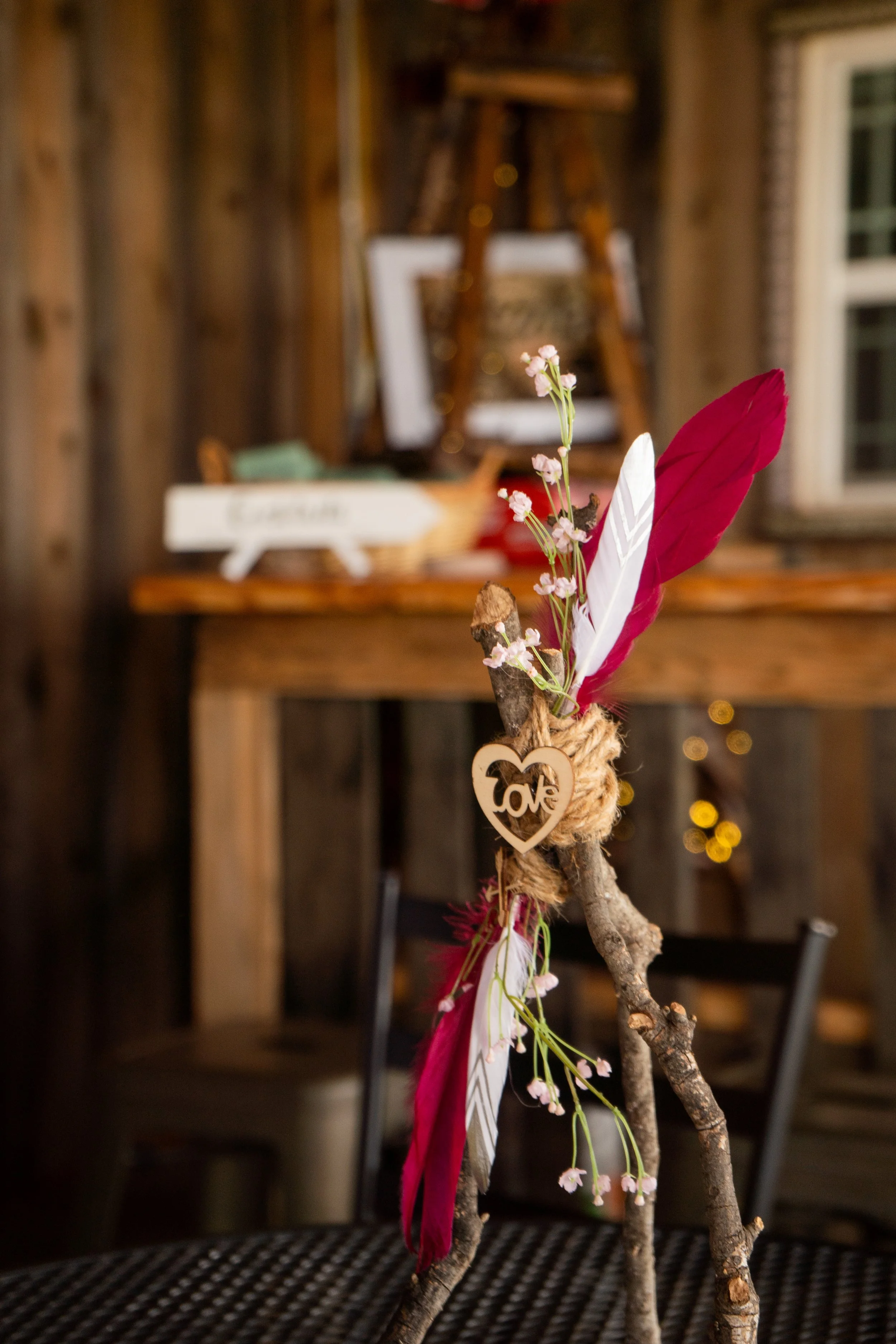 meaningful-wedding-reception-memory-table-decor.jpg