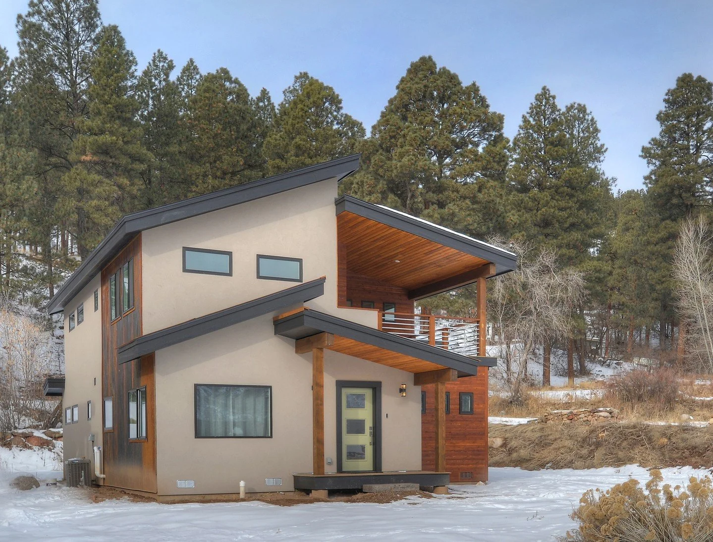 Yay for the snow in 2026 - we definitely need all we can get!⁠
⁠
Throwback to late 2019 during our first winter without any landscaping. Durango Valley View had just been completed as our primary home to move to when the time is right. ⁠
⁠
We had pre