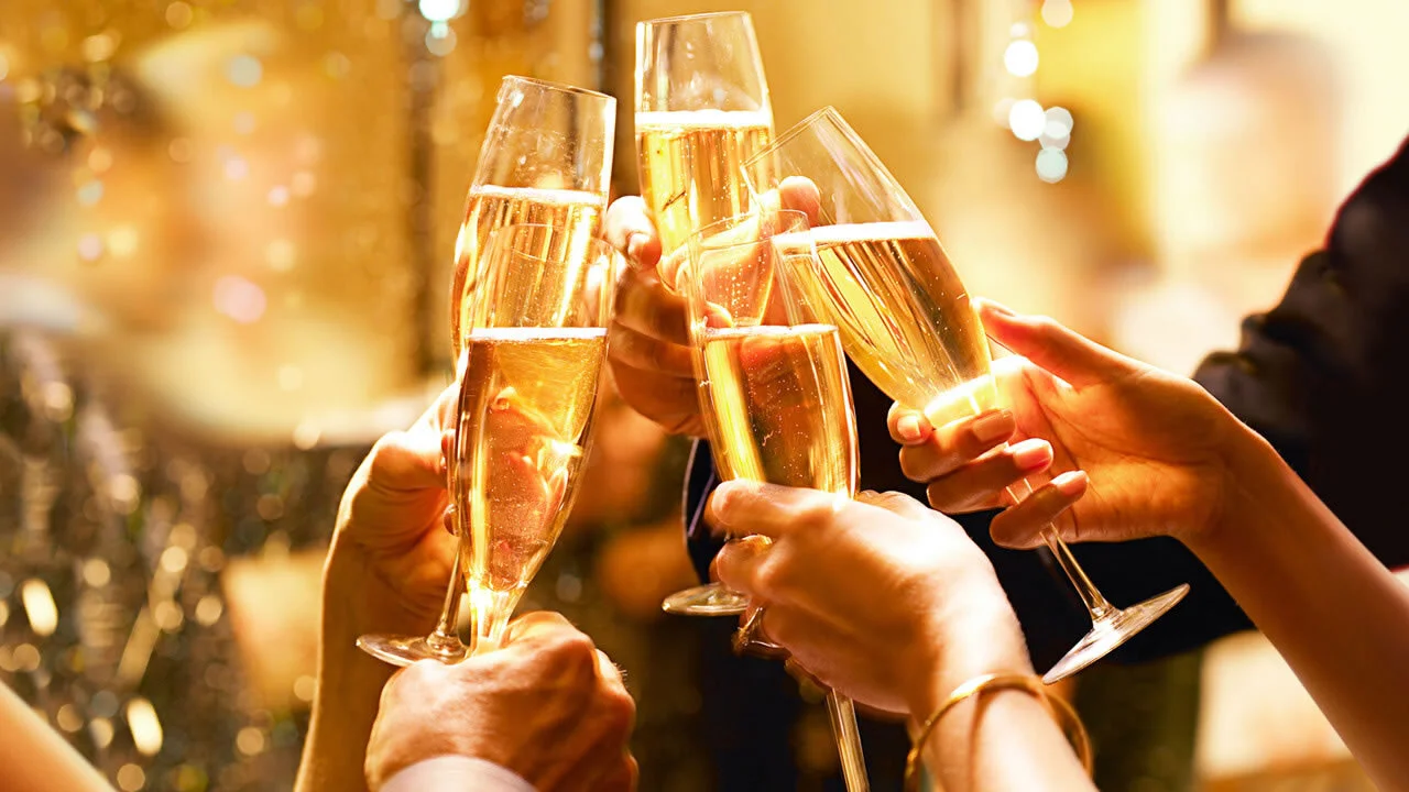 3 glasses of fizz a day 'could improve your memory'