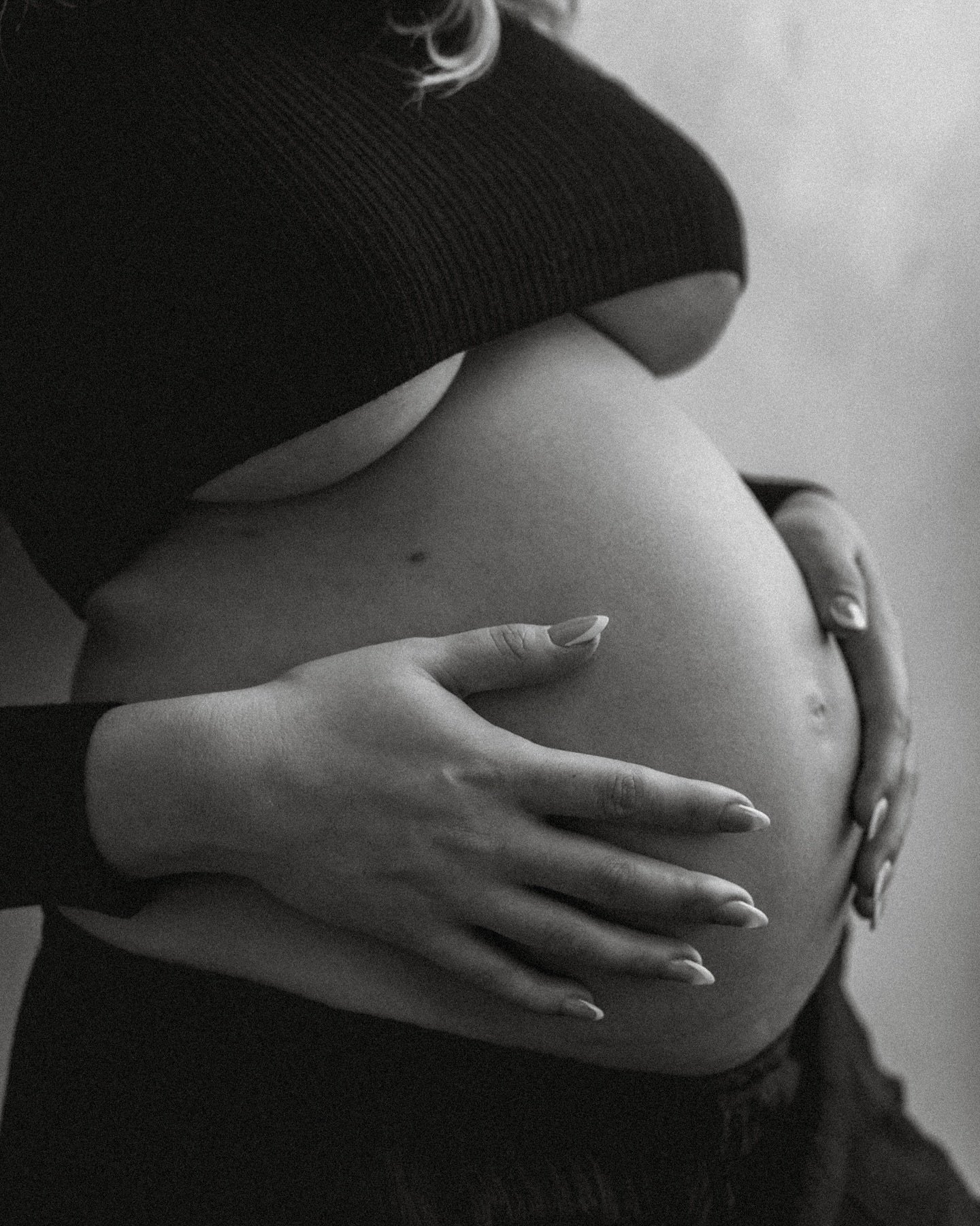 Bumps can be big, small, high, low, smooth, striped, tanned, pale, soft or firm. 26 weeks or 36 weeks, it doesn&rsquo;t really matter - take the time to document YOUR bump and YOUR personal experience, because this is what matters the most. 

Sharing