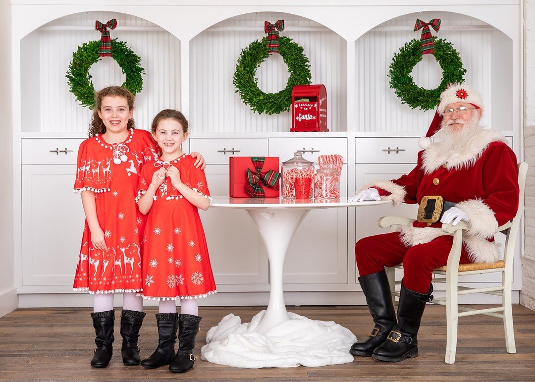 Ummm... where can we get these dresses in our size?! ❤️👗 We can't wait to see this year's looks while Santa's in town! His visit's less than a month away, and we only have a few spots left! Learn more + reserve yours via link in bio! ↣ @ heathercrow