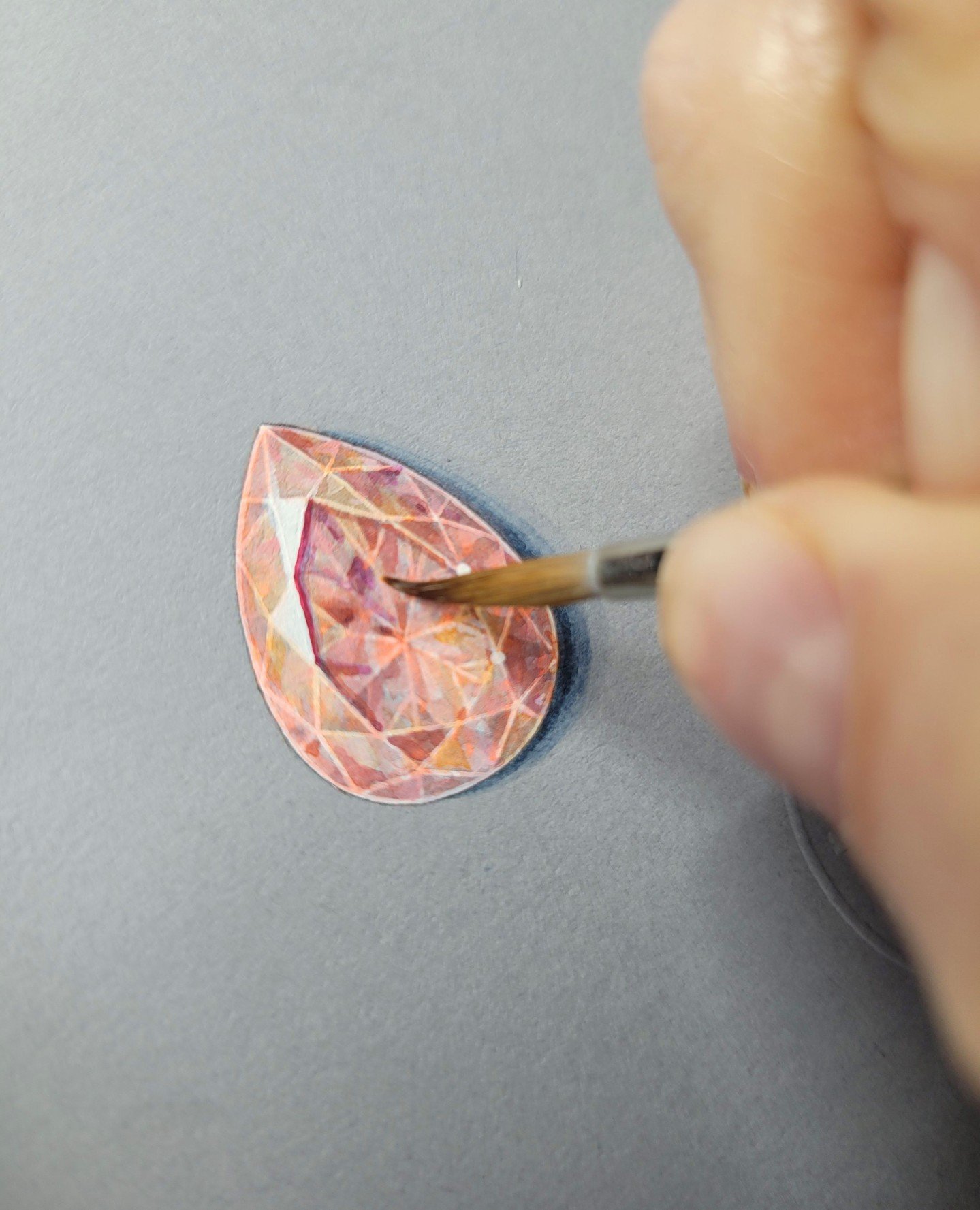 🍑 Padparadscha sapphires are truly among our favorite gemstones. (What would yours be?)⁠
How can a hue this soft exist? It feels like a stone straight from the heavens.⁠
⁠
The real challenge when painting this gem in gouache is finding the perfect b