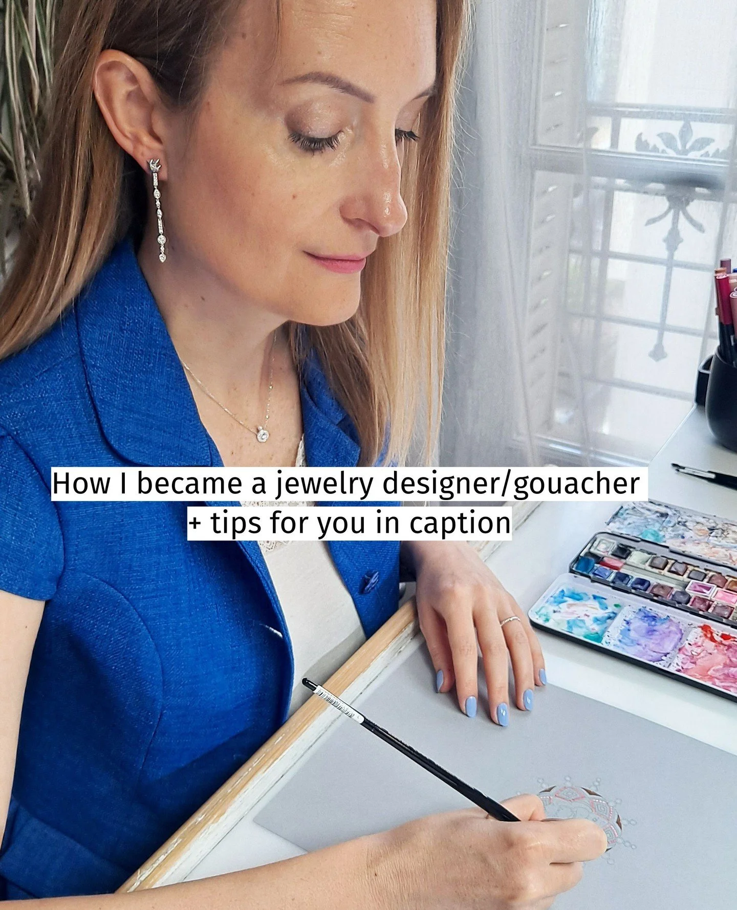 👋 Bonjour, je m'appelle Jeanne. Je suis designer-gouacheuse et je travaille avec de grandes maisons de joaillerie depuis plus de 20 ans.⁠
⁠
J'ai d'abord étudié le design industriel, mais je me suis rapidement rendu compte que ce n'était pas la voie qui me convenait. Tout était principalement fait
