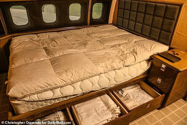  Bed on the plane 