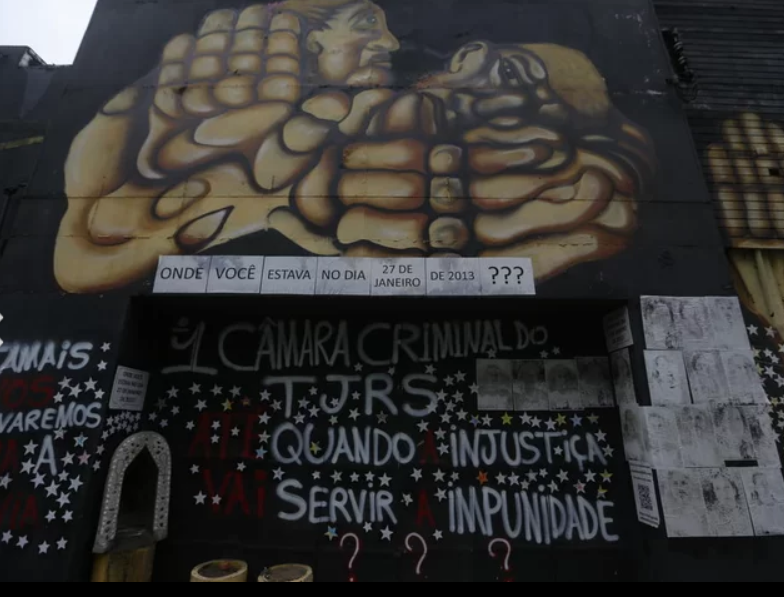  Protest on the walls of the Kiss nightclub. “Where were you on the day of January 27th, 2013?” “Injustice, impunity” 