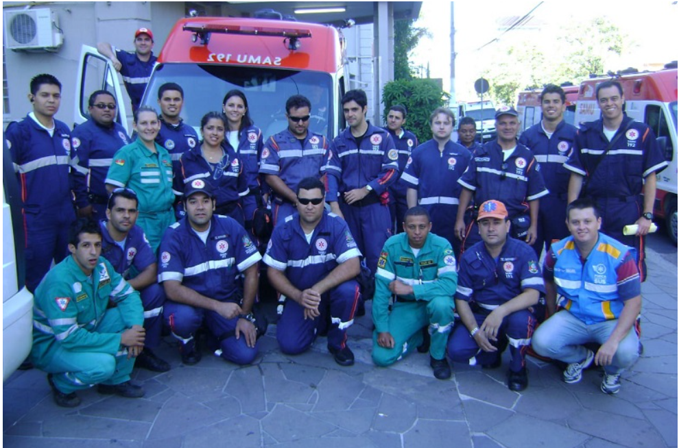  Dorneles (the first one standing, from right to left) with the SAMU team 