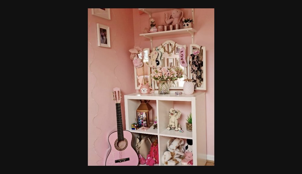  Photos of Brianna’s bedroom 