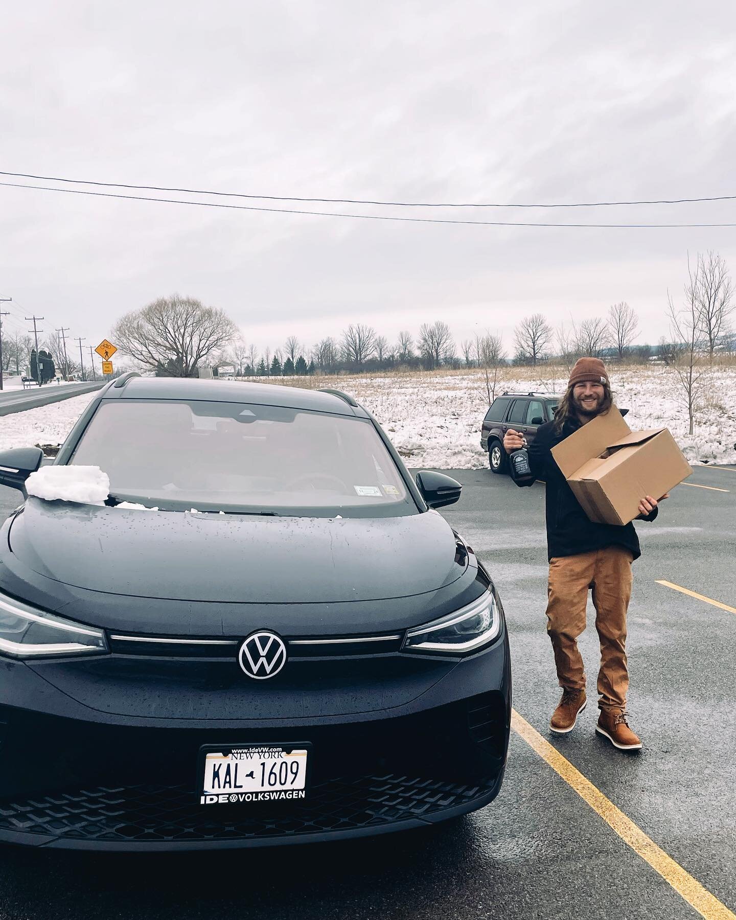 Our first carbon neutral delivery! Stop into they Valley Inn in in Honeoye for some fresh pancakes and syrup 🍁⚡️☀️🥞

#carbonneutral #vwid4 #vw #allelectric