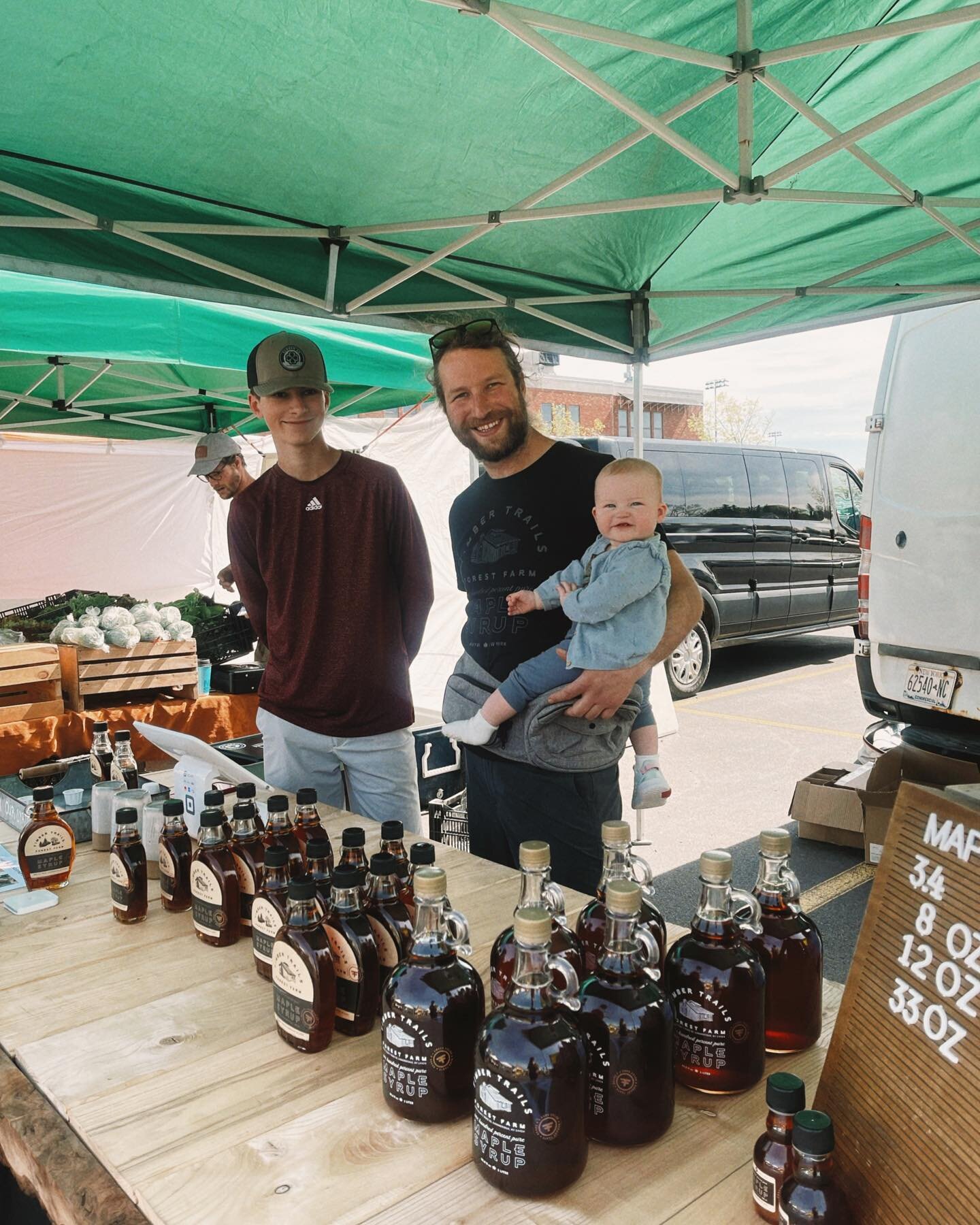 Having fun on this beautiful day at the @brightonfarmers market! Come say hi and try some syrup! ☀️🍁⚡️