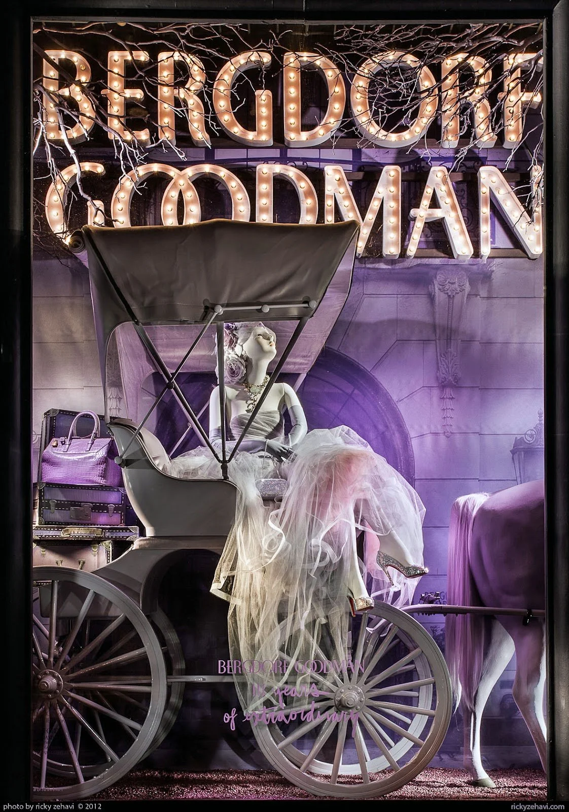 Bergdorf+Goodman+111+Years+of+Extraordinary+5th+avenue+windows+1.jpg