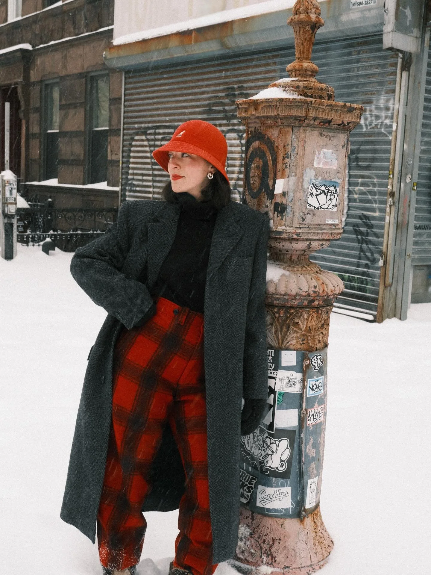 1980s Houndstooth Wool: weather tested ✔️
⠀⠀⠀⠀⠀⠀⠀⠀⠀
Structured wool coat available at @marmaladefreshclothing (open noon-7pm daily)
&bull;
&bull;
&bull;
Shot by @sivanspb