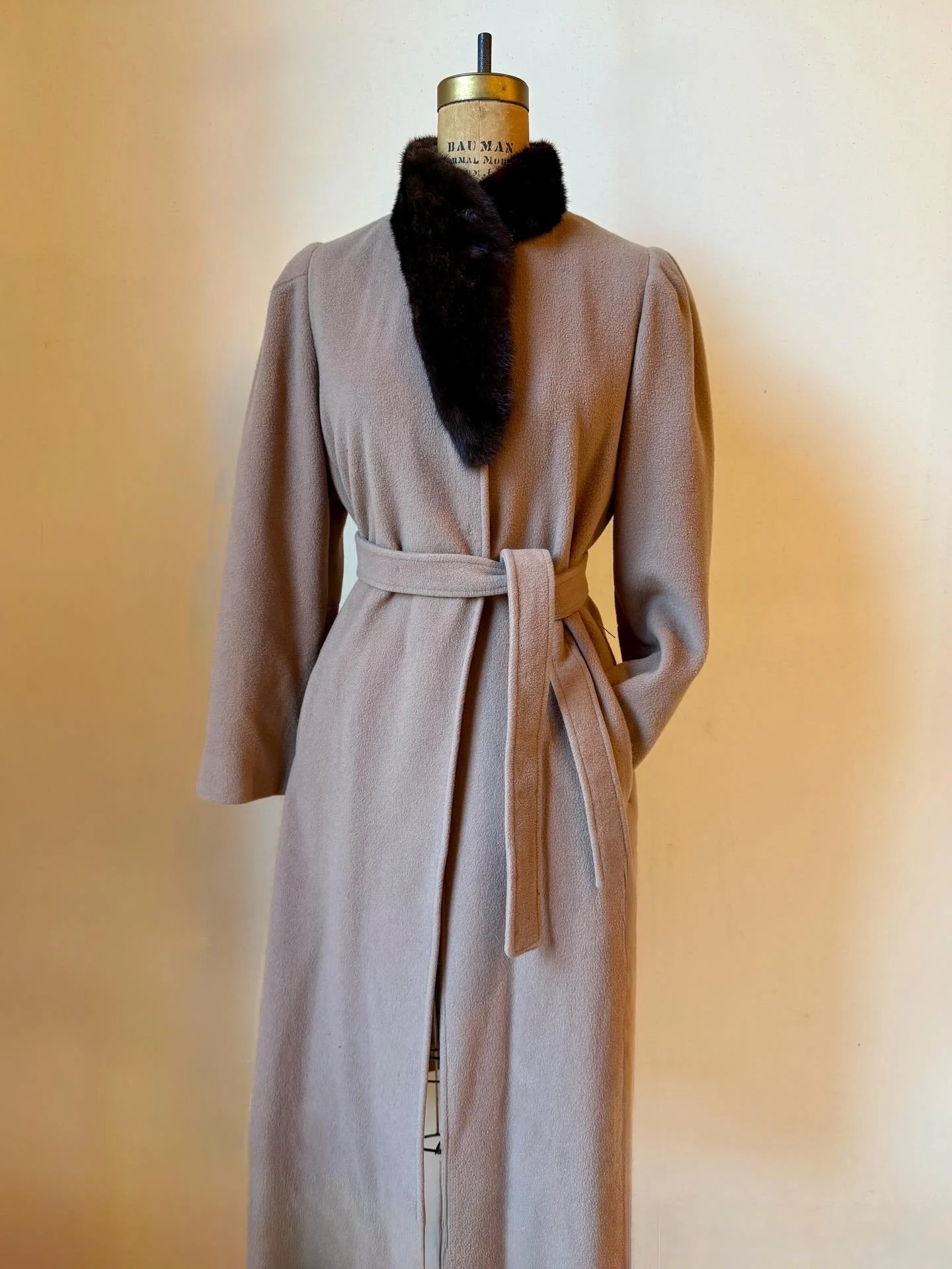 Early 1960s wool &amp; mink🤎
⠀⠀⠀⠀⠀⠀⠀⠀⠀
A true Founder&rsquo;s Select. From the personal archive of Inicia&rsquo;s mother this piece has been past down to TNV as a sentimental piece in our collection. 
⠀⠀⠀⠀⠀⠀⠀⠀⠀
100% wool, lined in satin, and finishe