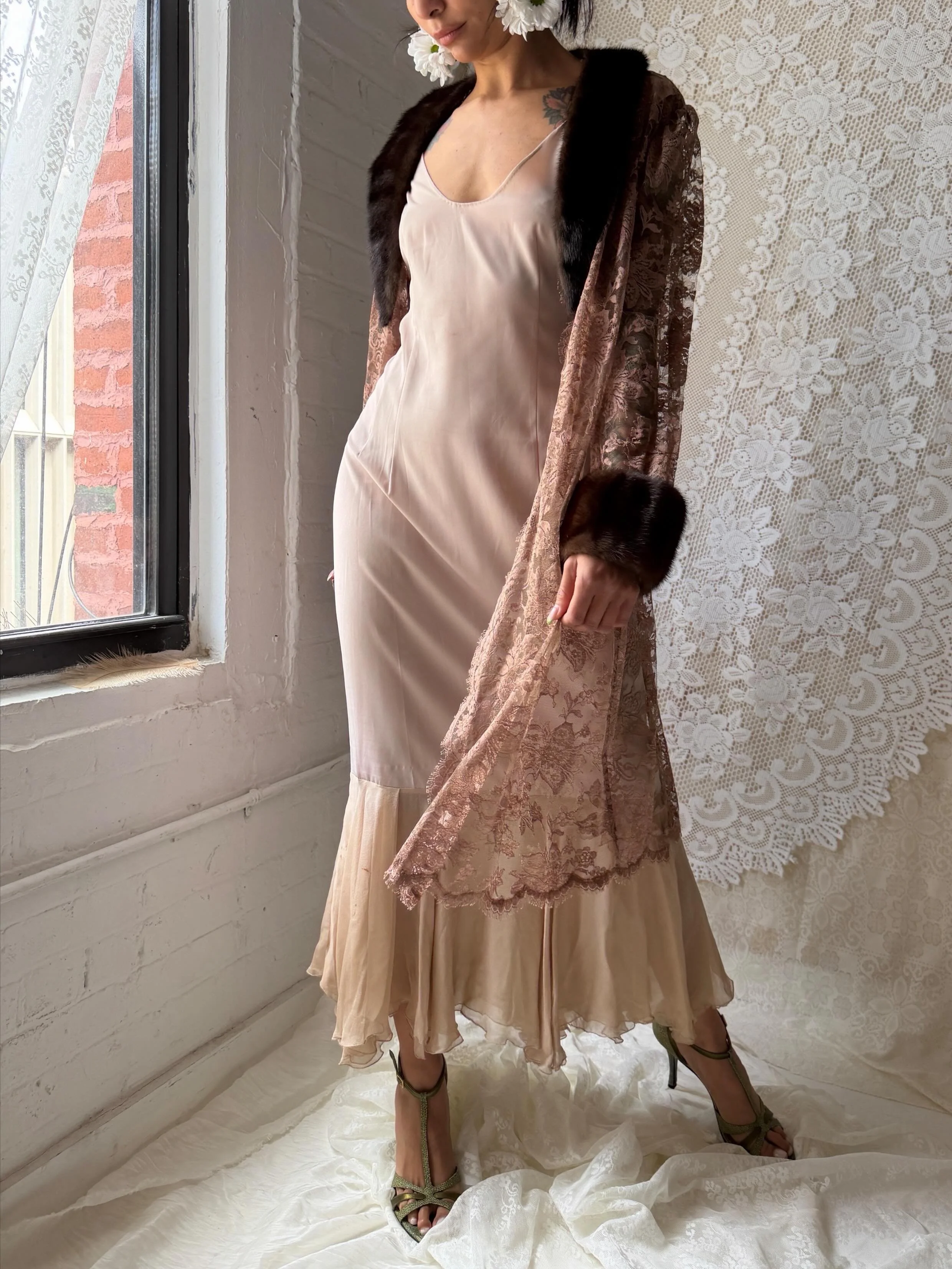 T-6 days until Afternoon Tea @marmaladefreshclothing with @vert_vie !! 
⠀⠀⠀⠀⠀⠀⠀⠀⠀
Our Vintage Edit for this event wouldn&rsquo;t be complete without this extravagant 1950s mink trimmed lace jacket styled with a rosy beige silk slip. 
⠀⠀⠀⠀⠀⠀⠀⠀⠀
Join u