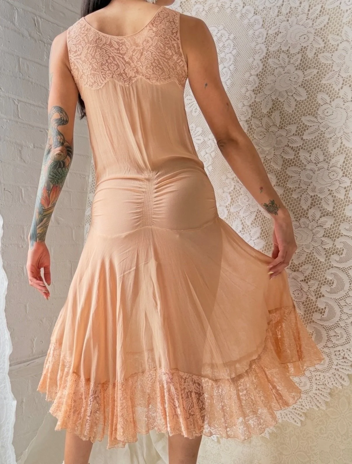 &amp; we&rsquo;re live!! Shop The Afternoon Tea Edit at thenarrativevintage.com 🔓
⠀⠀⠀⠀⠀⠀⠀⠀⠀
This collection has some of our best curated treasures (like this 1920s Silk Lace Dress preserved to perfection!) and we&rsquo;re so excited that it&rsquo;s 