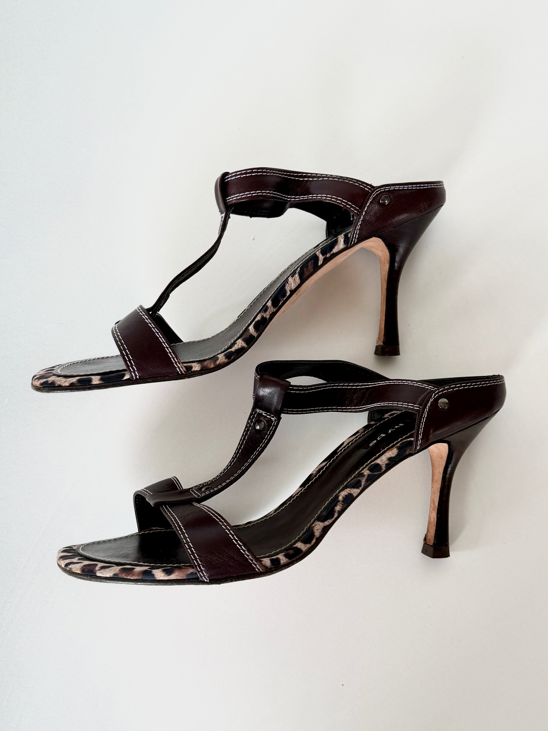 Vintage Y2K espresso brown leather T-strap sandals with leopard print trimmed footbed
