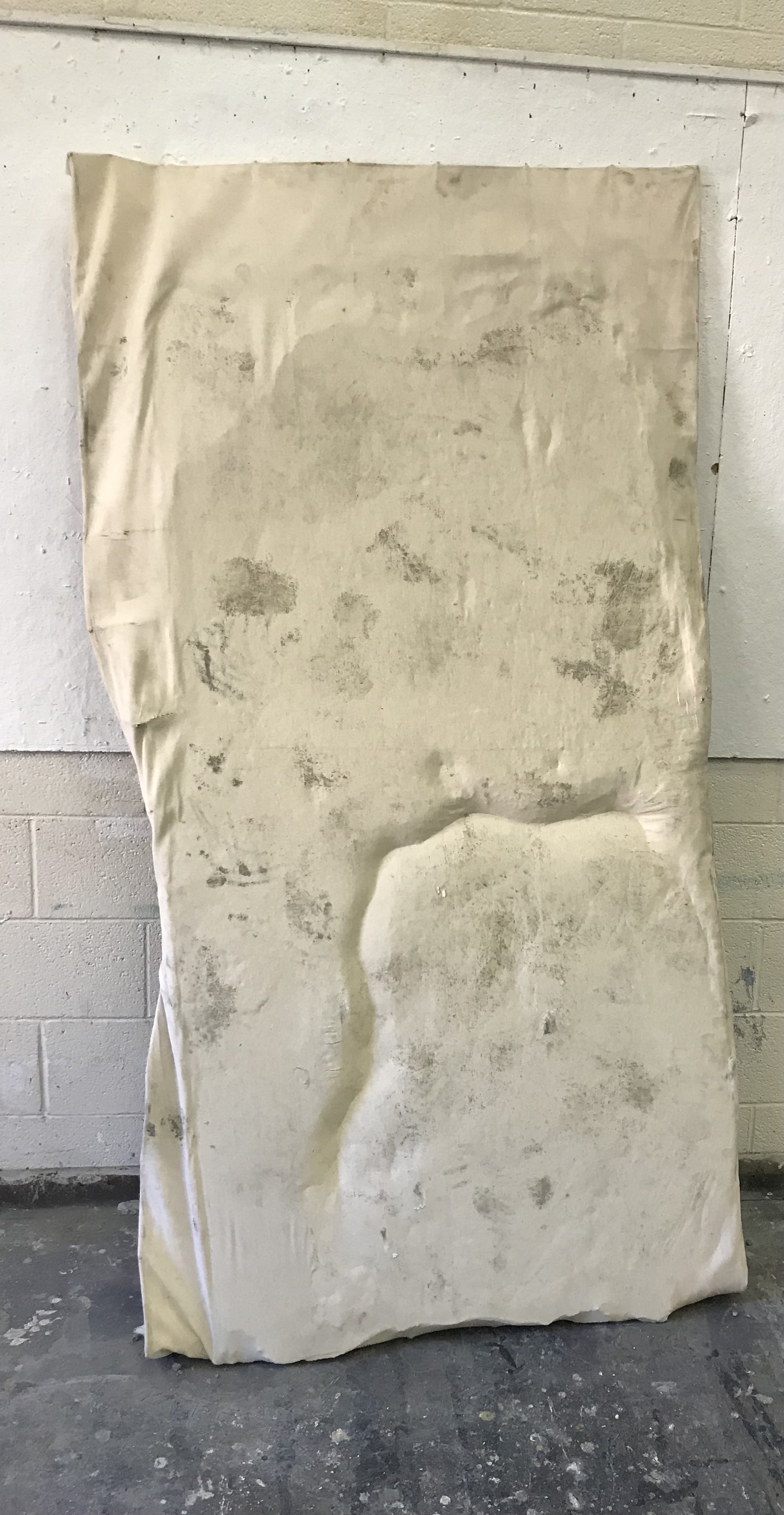Untitled.
8.5ft x 4ft.
Cement and canvas.
2021.