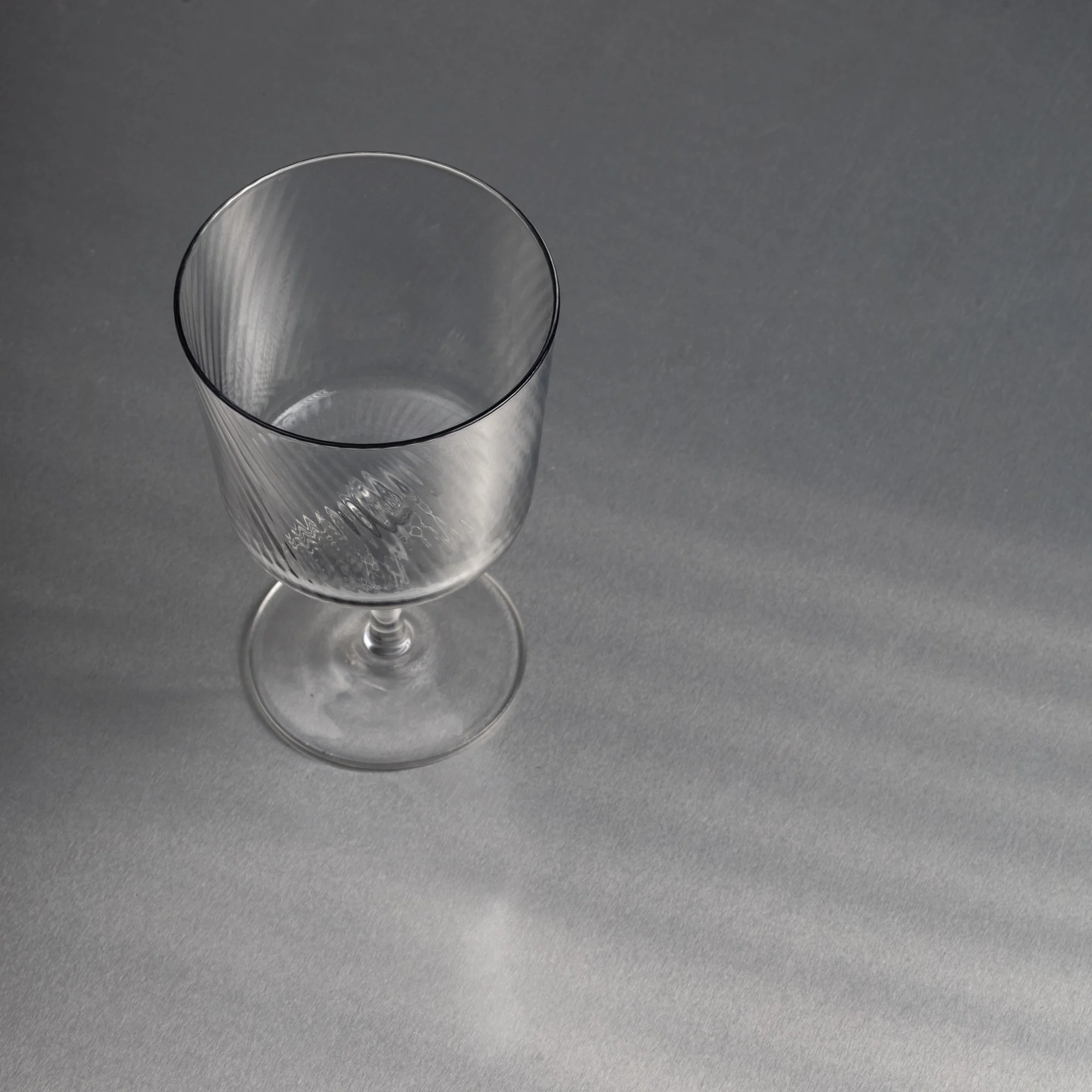 Diagonal fumée  wine glass