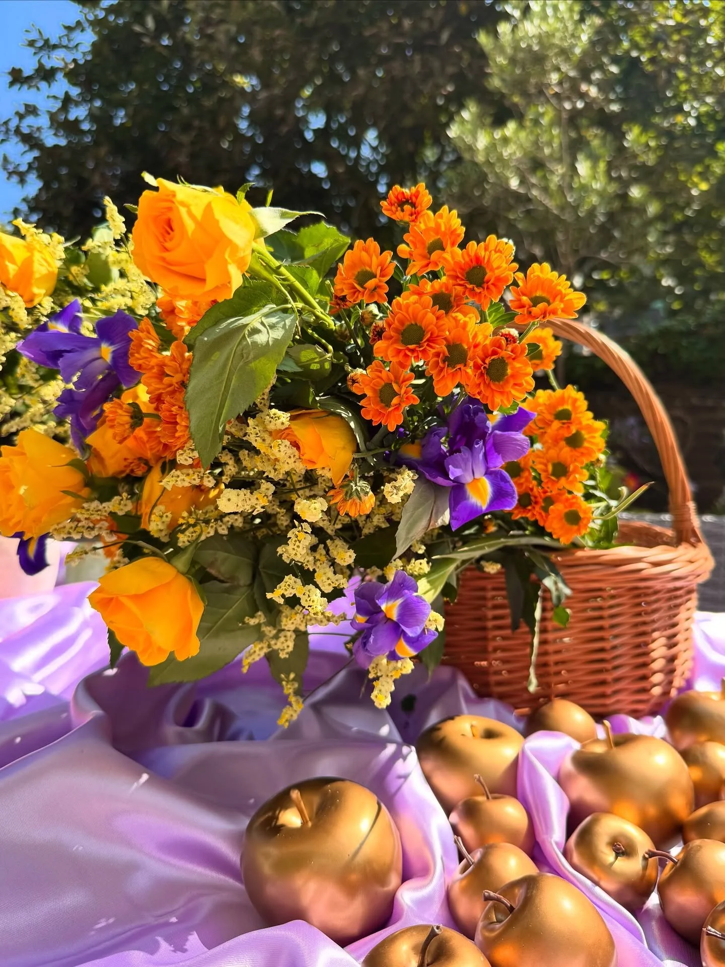Our garden is heavy with gifts. 🌼🍏✨

A basket brimming with late-summer flowers, golden apples gleaming in the light &ndash; reminders of a season at its fullest.

At the House of Hesperides, we take only what the earth offers: no plastic, no waste