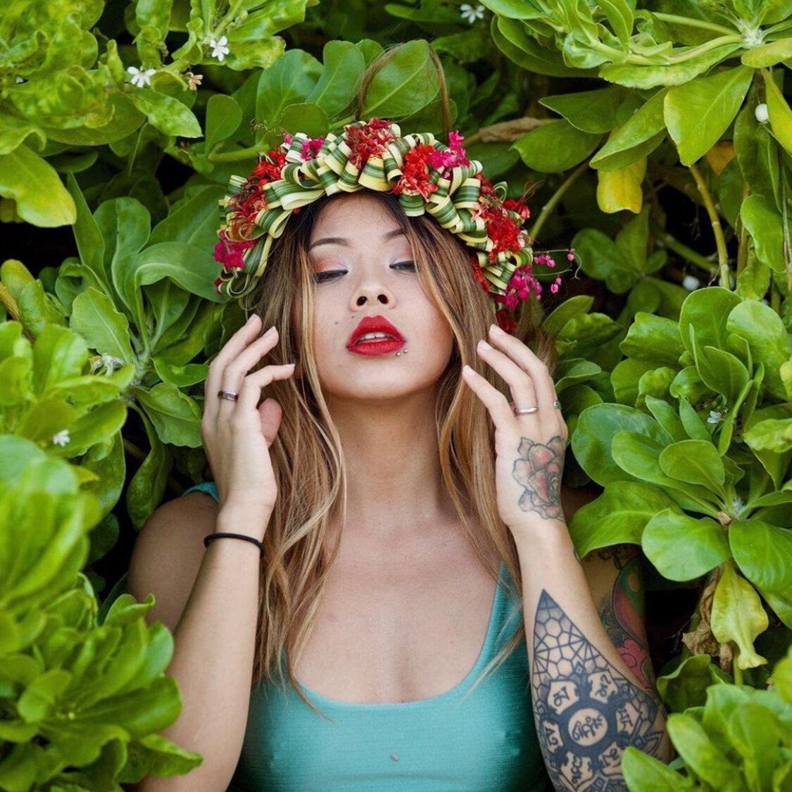 bold_red_eco_mindful_medium_lei_poo.jpg