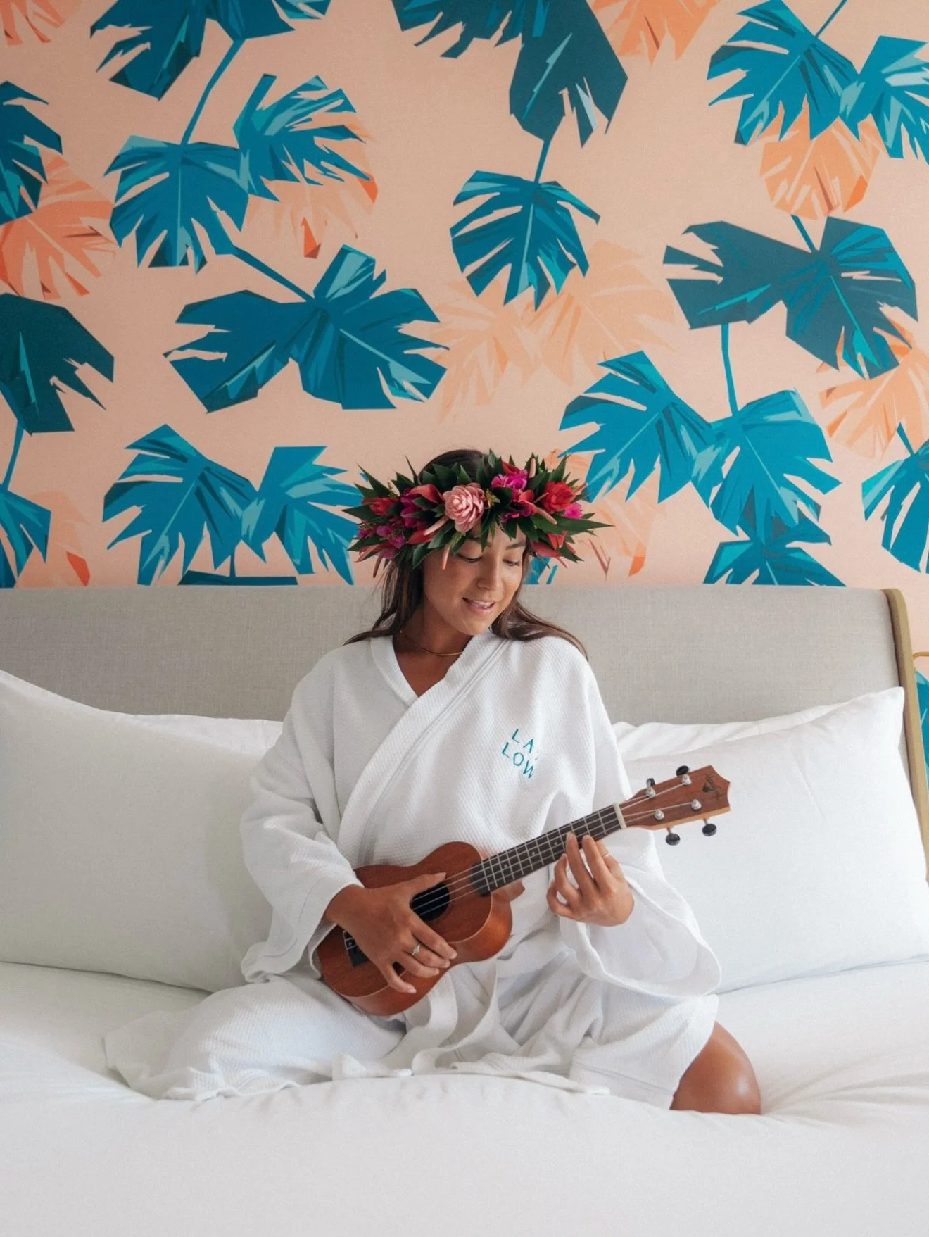 🌺Throwback Thursday 

Lei low at the @laylowwaikiki 

📷 @mattaleong x @tara.sachi 

#tbt