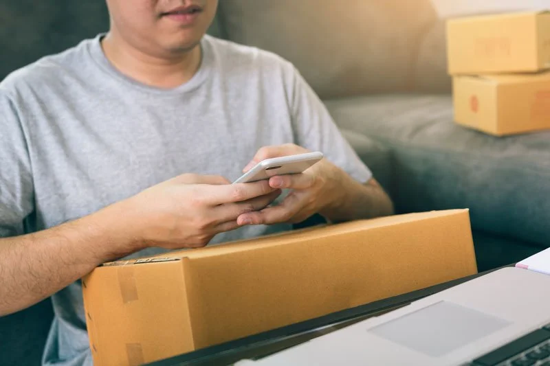 Comparison of laptop return service pricing models including pay-per-use vs subscription