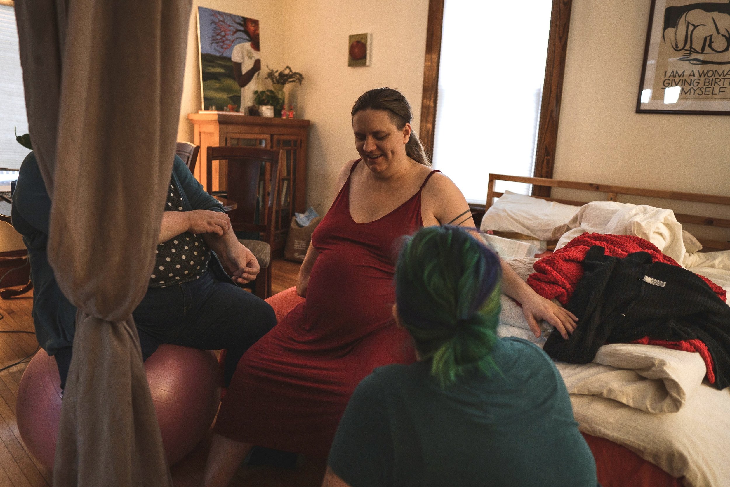 What Is The Difference Between a Doula and a Midwife?