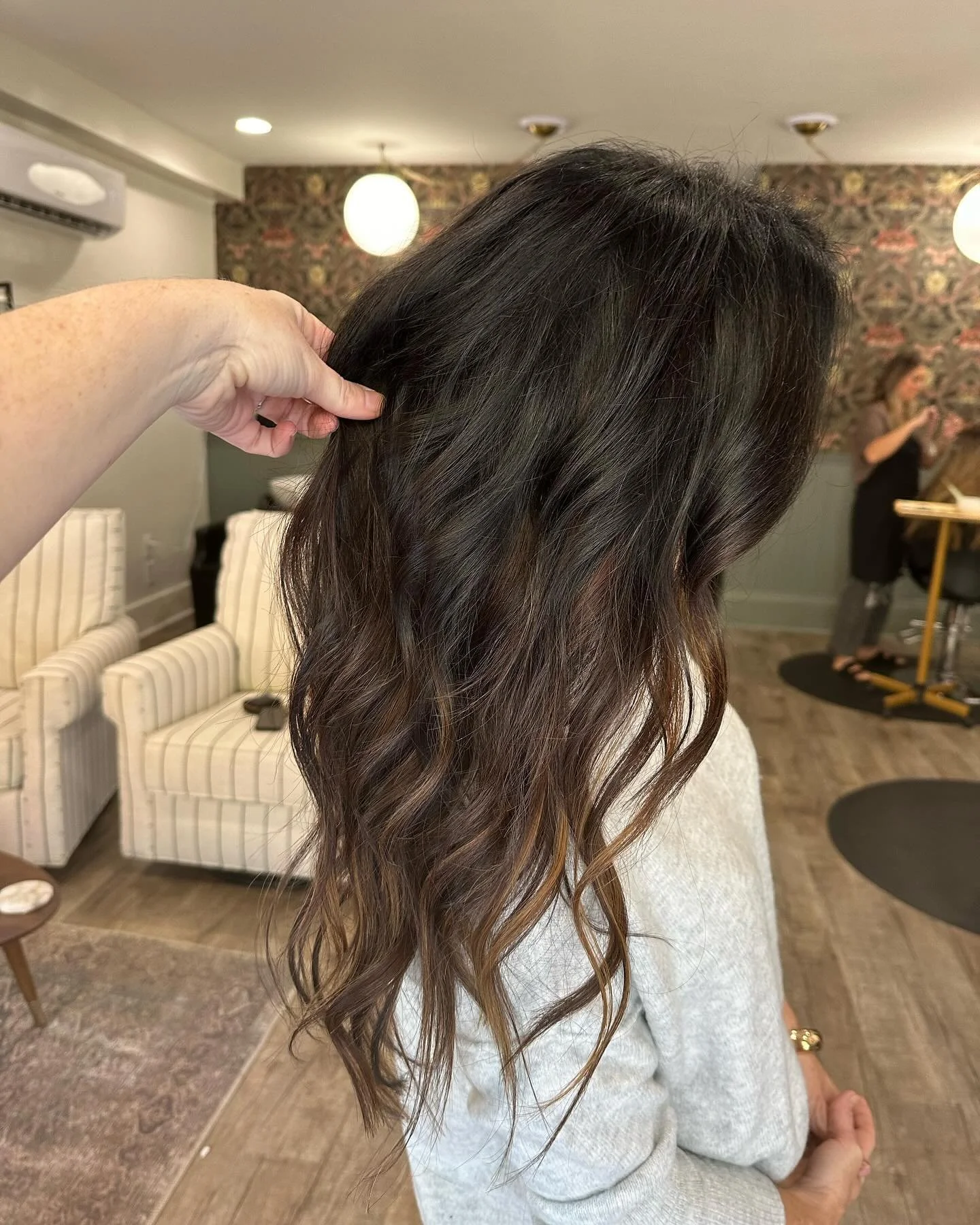 Extension move up and color refresh 🫶🏻

#bellami #bellamihair #redken #extensions #hoschtonga #hoschtonhairstylist #braseltonga #braseltonhairstylist #gwinnetthairstylist