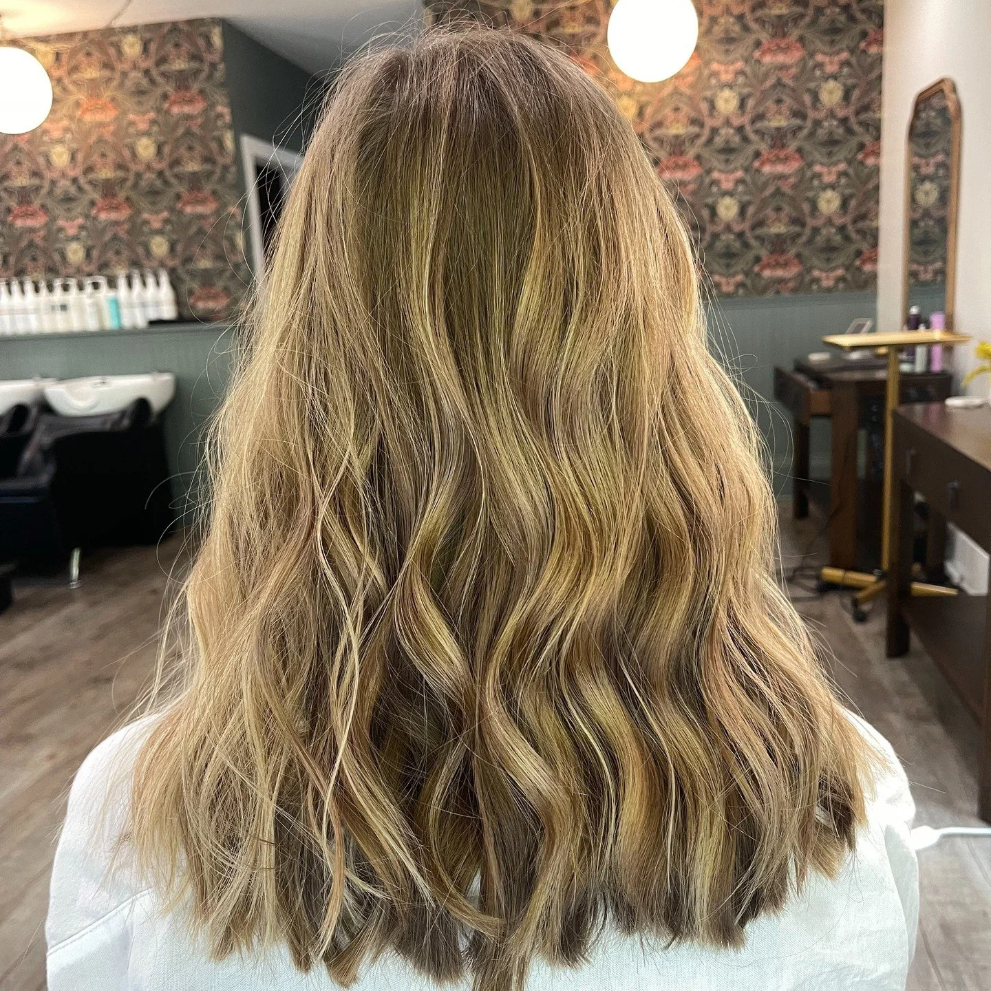 We will always love lived in blondes 🫶🏻 Color + Cut by Sydney  #livedinhair #balayage #foilyage #shadeseq #hoschton #braseltonga #jacksonhairstylist #gwinnetthair