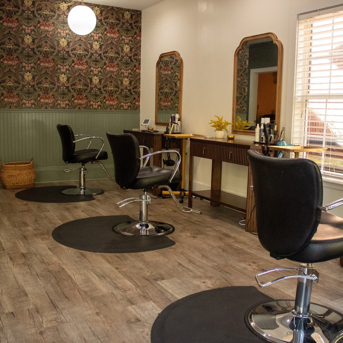 Thanksgiving is 2 weeks away and Christmas is in 6. Do you have your appointment booked? #hoschtonga #braseltonga #jacksonhairstylist #gwinnetthair
