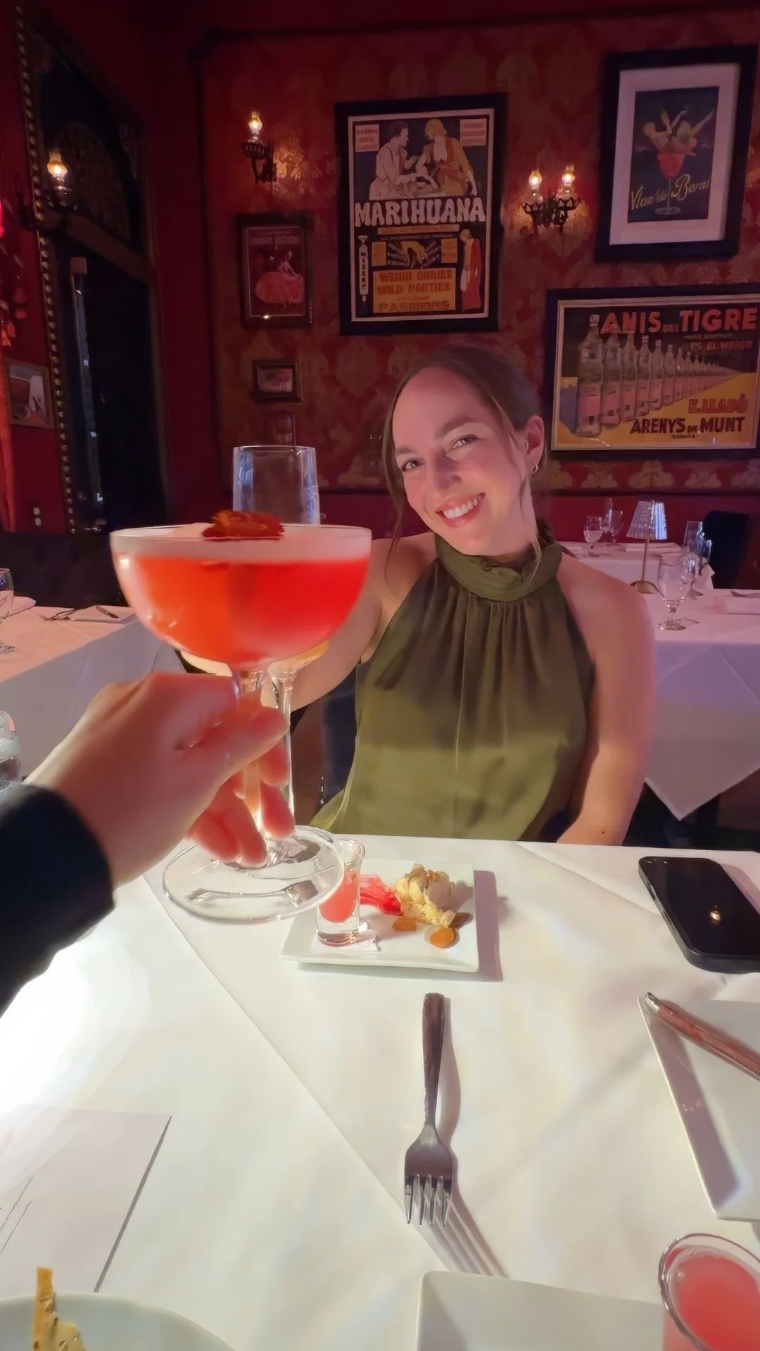 nyloS Social media marketing video restaurant review