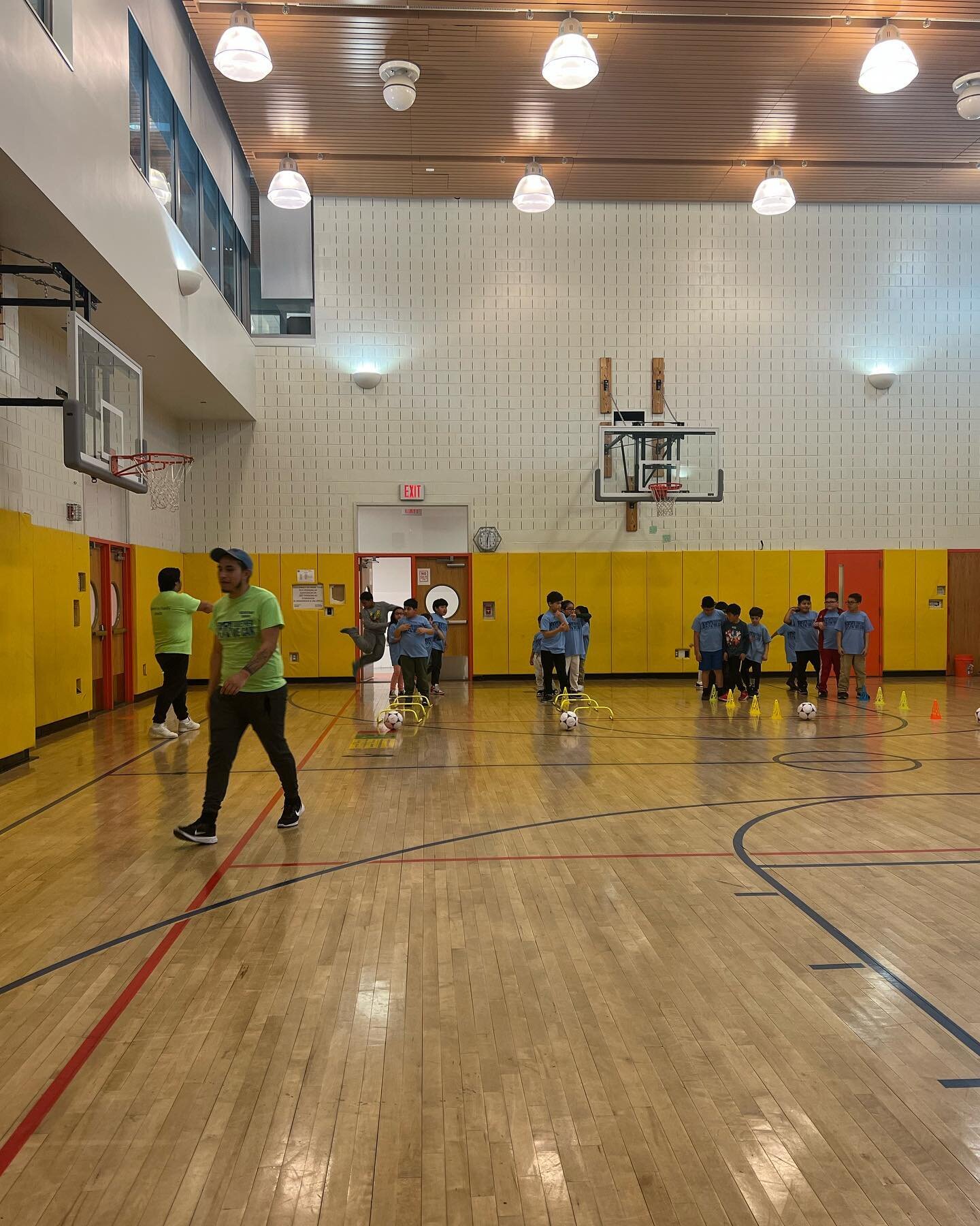 Our second session for the Sports for Families program has started!

&iexcl;Comenz&oacute; nuestra segunda sesi&oacute;n del programa Deportes para Familias!

#soccer #basketball #volunteer #community #togetherwecan #togetherwecanrc #youth #sportsfor