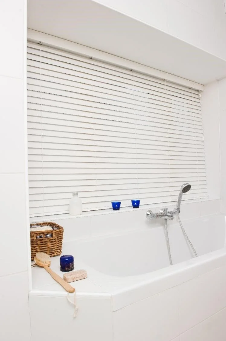 Norman Venetian blind - bathroom window closed