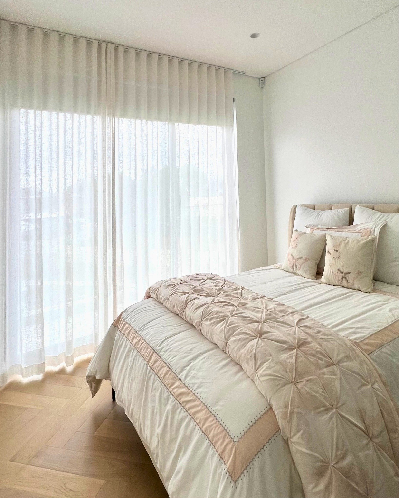 Easily operate your motorised blinds from anywhere with Easily operate your motorised blinds from anywhere with