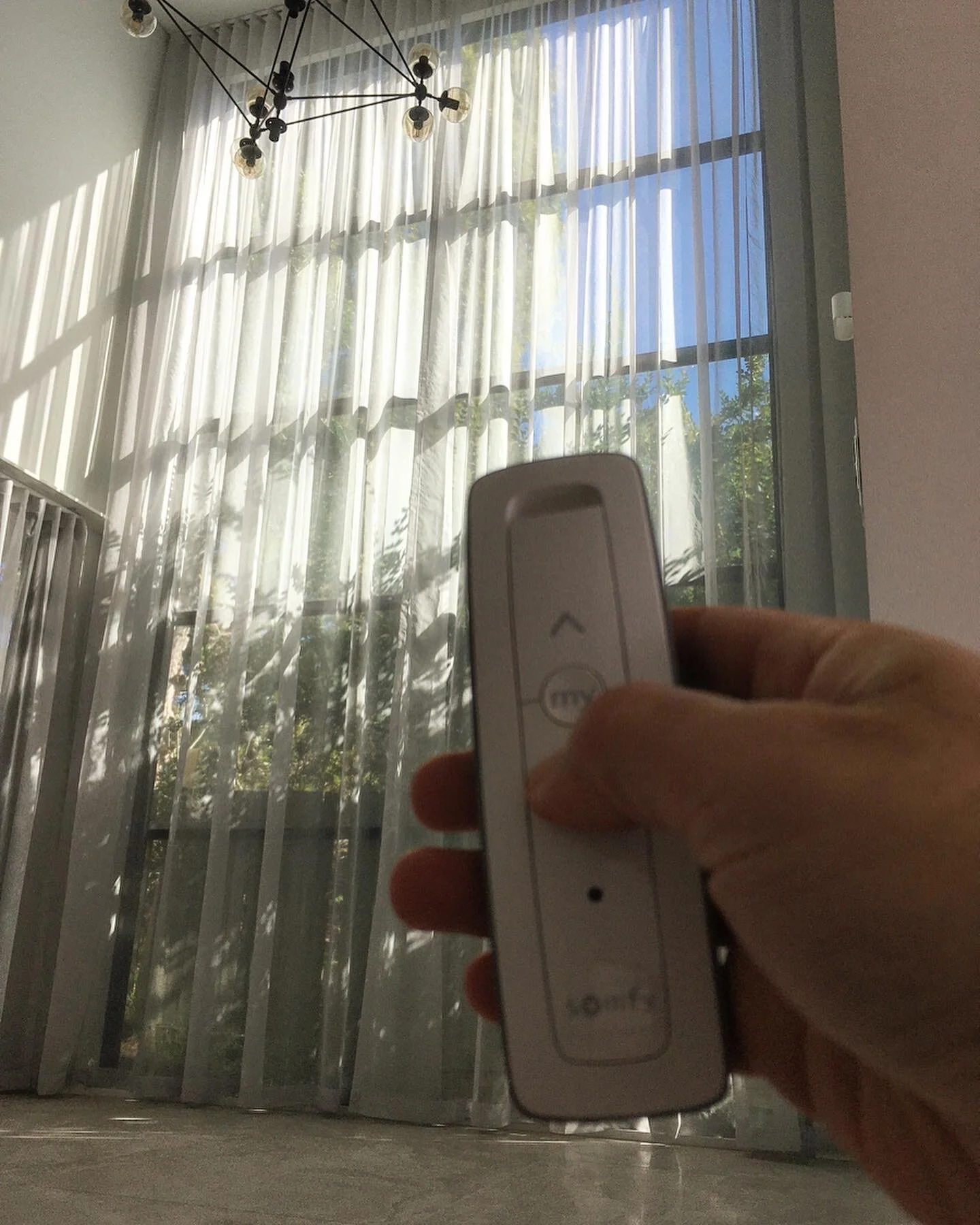 Motorised sheer curtain