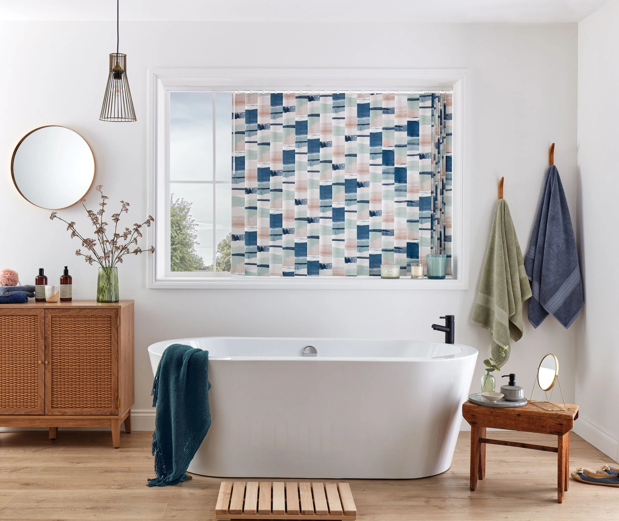 LL_Vertical_Como-Bella_BO_Bath_Main1_Web.jpg