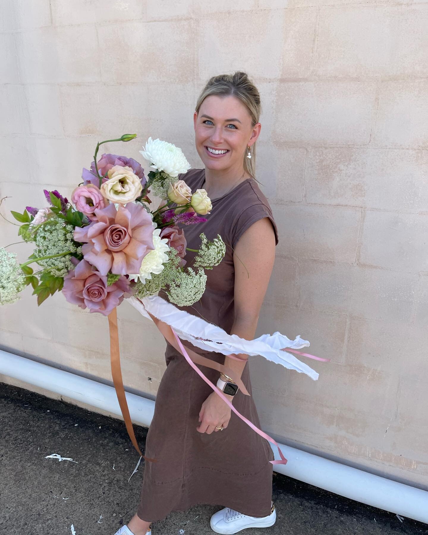 Wedding blooms! Block course creating with @flowerstoimpress 
💕🌸✨💍
#weddingblooms #flowers #florist #weddingflorist #townsville #flowerstoimpressschooloffloristrytownsville