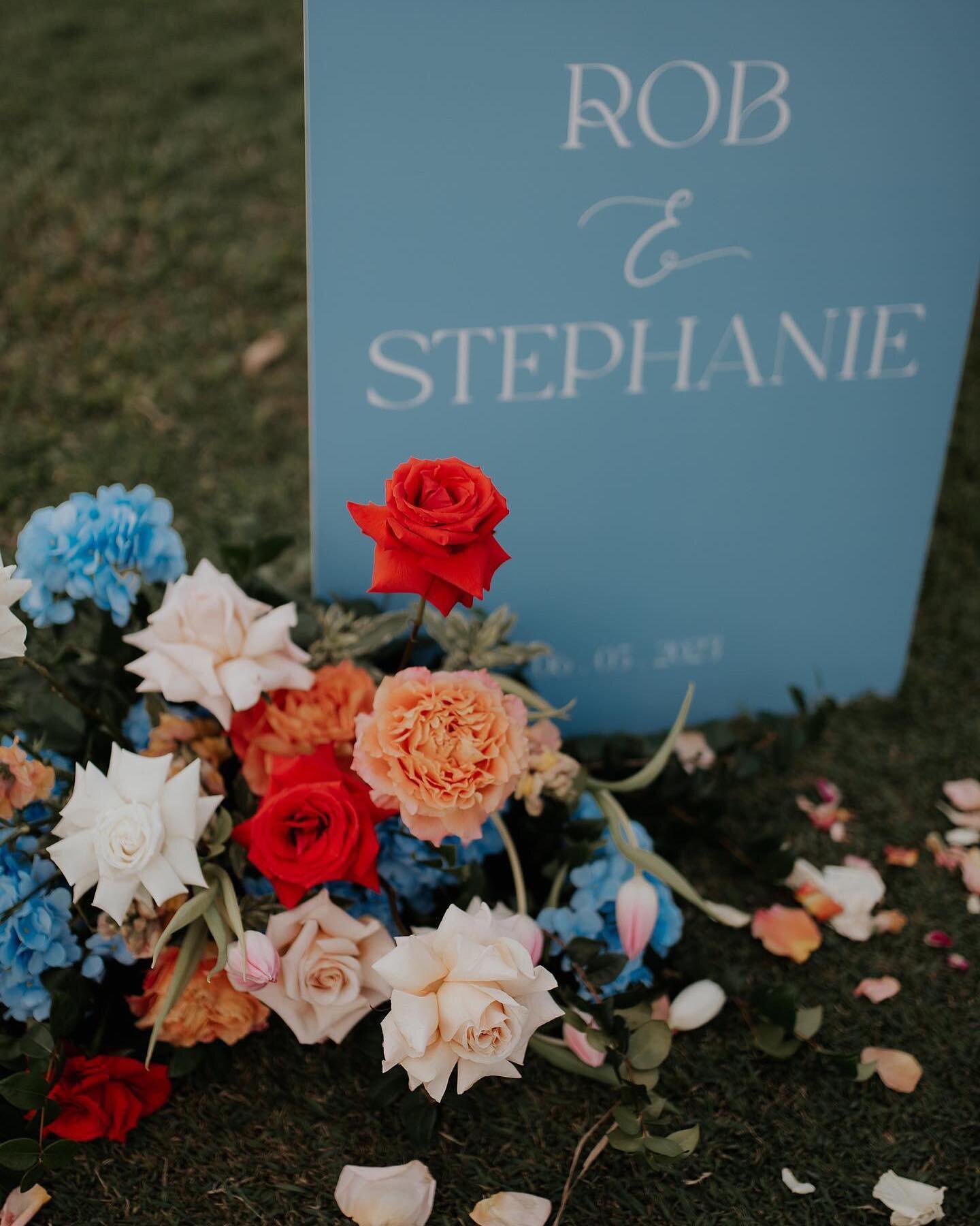 All about the fleurs. In all honesty I was a little nervous to create this colour bomb! My bride Steph came to me from Adelaide with a vision and together I think it was executed perfectly! 💍✨💙

What is scary with flowers is that you can request th